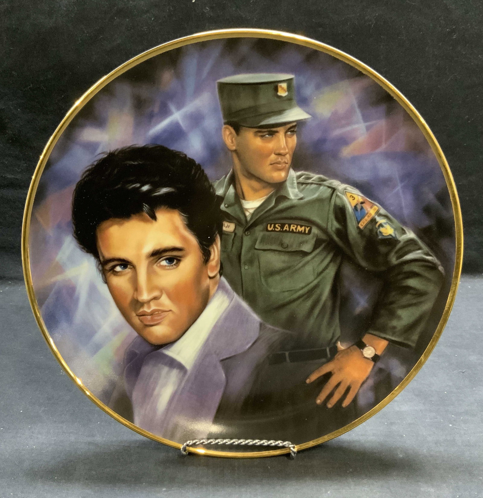 Hamilton Collection Elvis Early Years Porc Plate: Hamilton Collection Elvis Remembered series porcelain plate, Early Years by Susie Morton. Measures approx. 10 inches diameter. Trademarked to underside. Includes certificate of authenticity and box. S