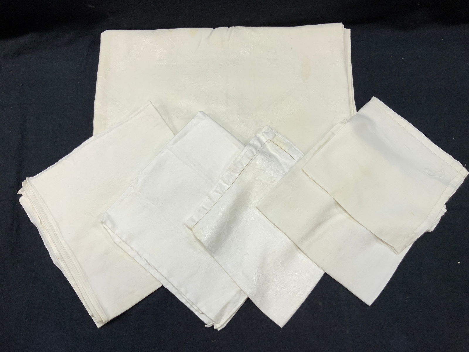 Lot 6 White Cotton Floral Tablecloth & More (1 of 9)