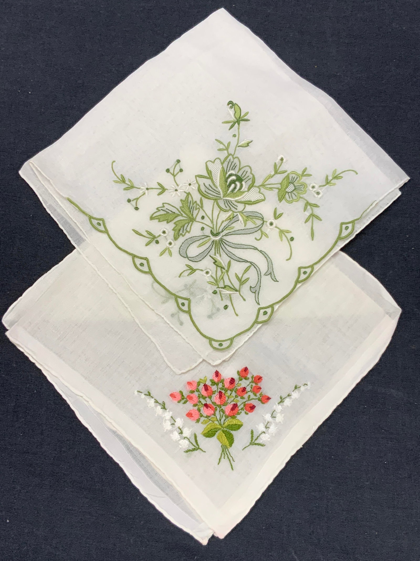 Lot 2 Embroidered Floral Linen Handkerchiefs (1 of 7)