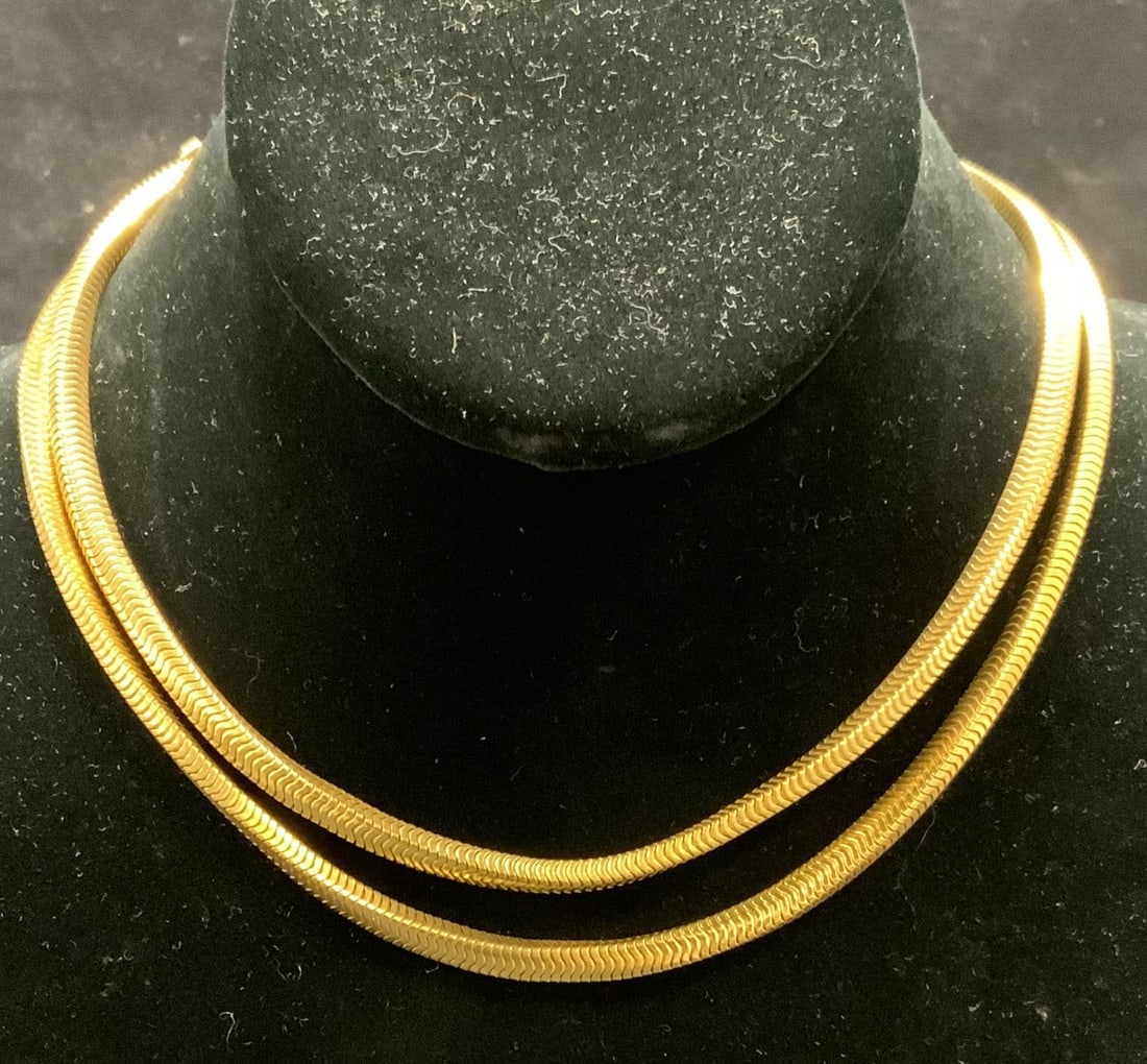 Gold Tn Double Snake Chain Choker Necklace: Gold tone double snake chain choker necklace. Drop length approx 6.5 inches. Some surface wear including scratching observed. Estate jewelry, costume jewelry, fashion jewelry, cocktail jewelry, access