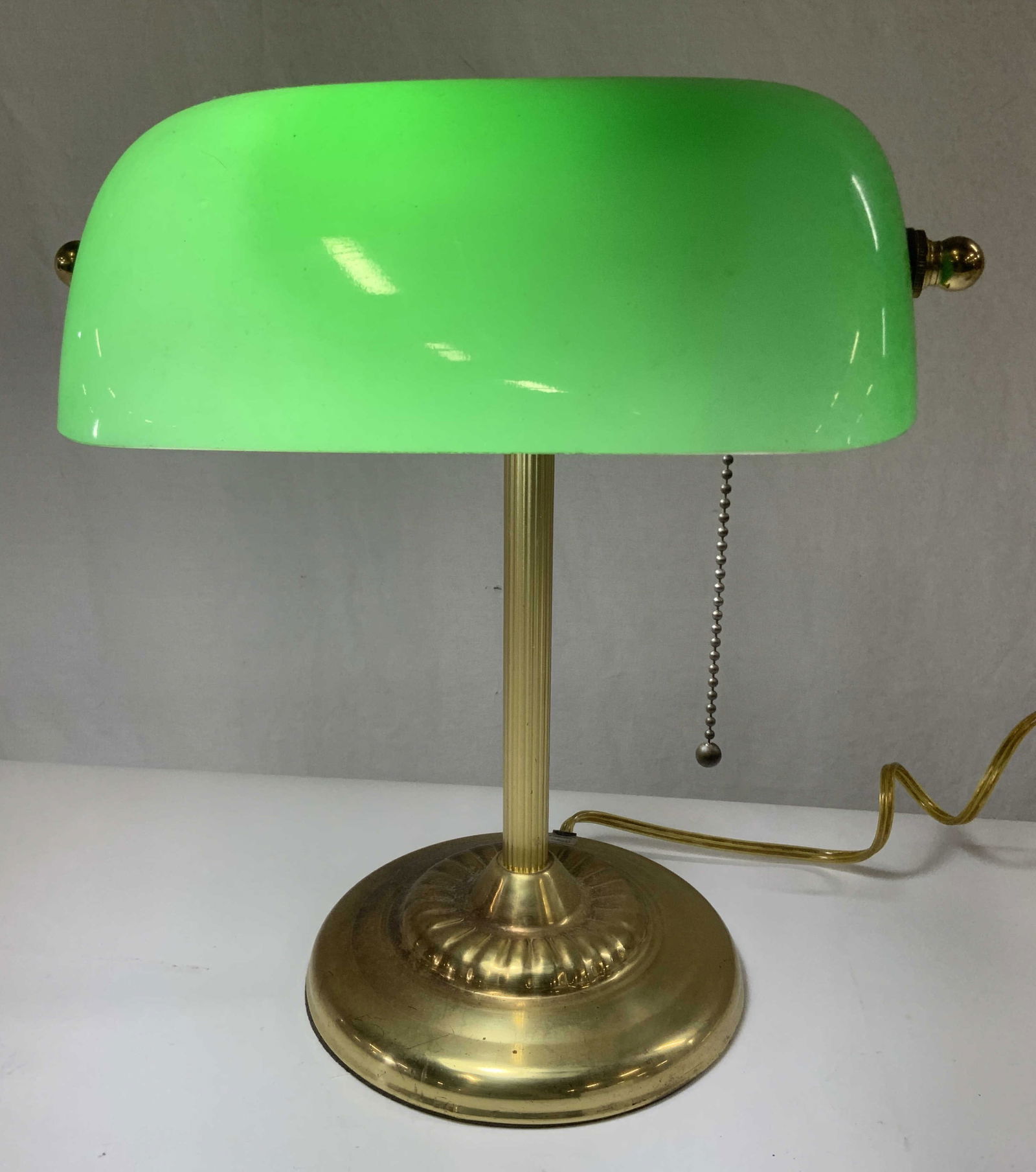 Brass Bankers  Lamp w Green Glass Shade (1 of 8)