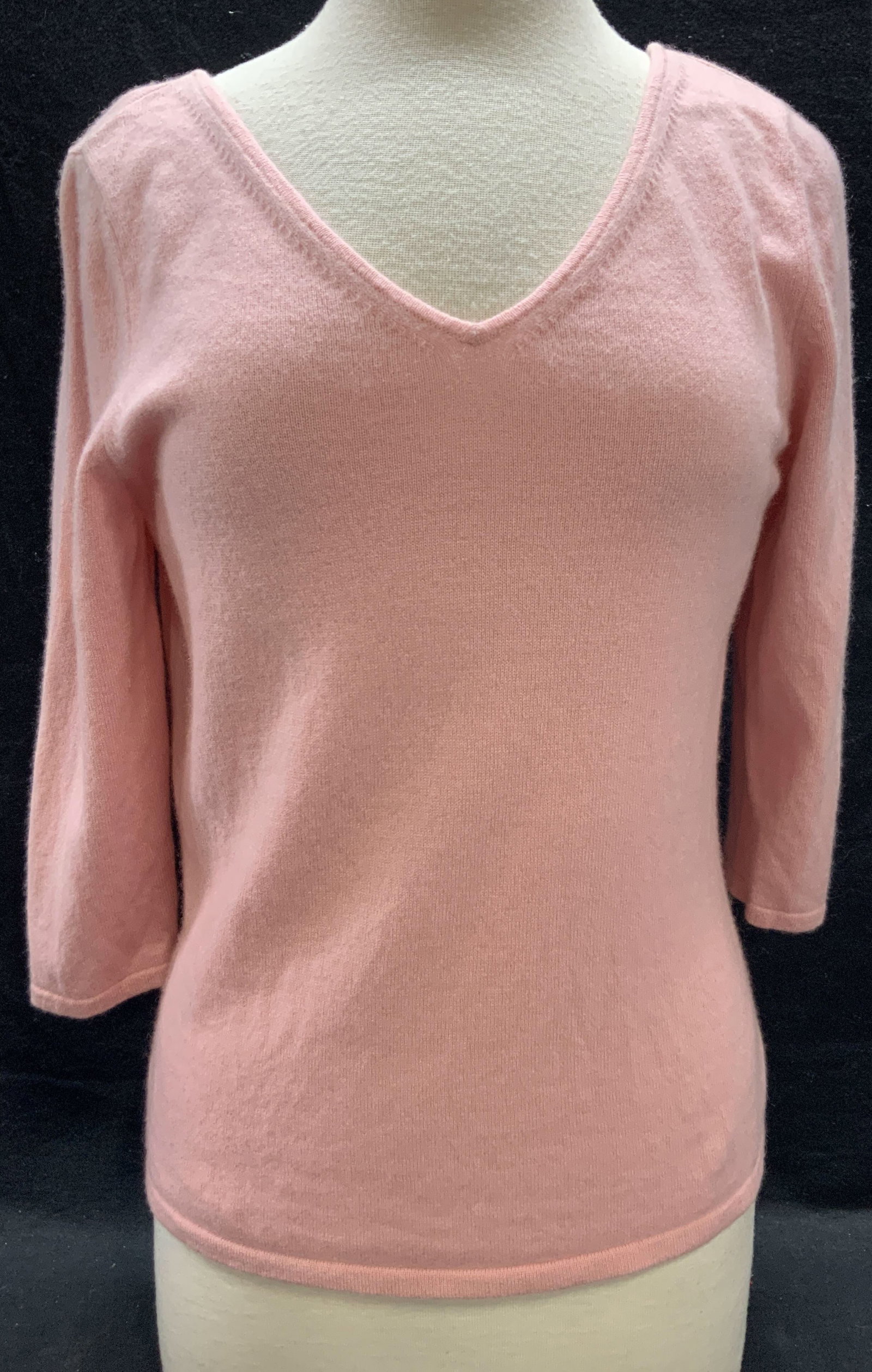 Ann Taylor Pink Cashmere Sweater: Ann Taylor pink knit v neck sweater. 100% cashmere. Size L. Some pilling observed. Ann Taylor, Ann Taylor sweater, ladies designer sweater, ladies designer fashion, ladies cashmere sweater, ladies des