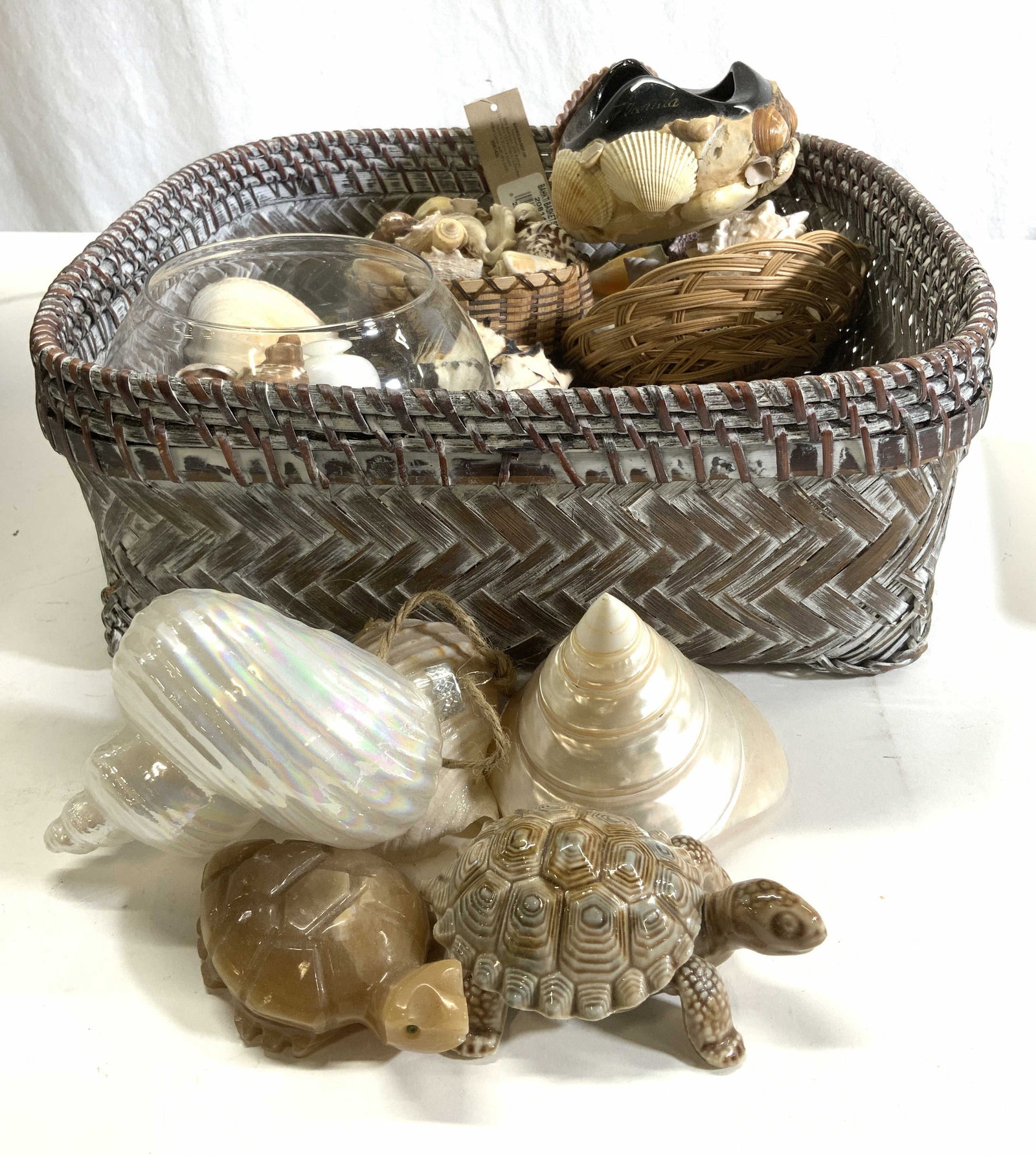 Lot Turtle Figurals & Shells in Bamboo Basket (1 of 16)
