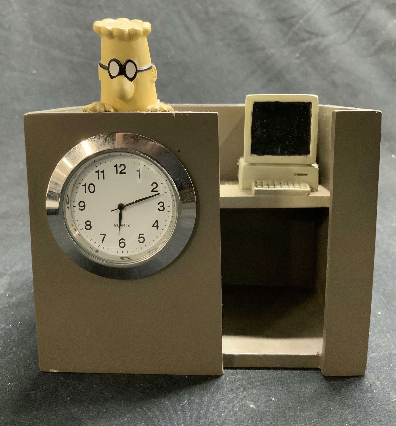 DILBERT Vintage Cubicle Pen Holder Clock (1 of 8)