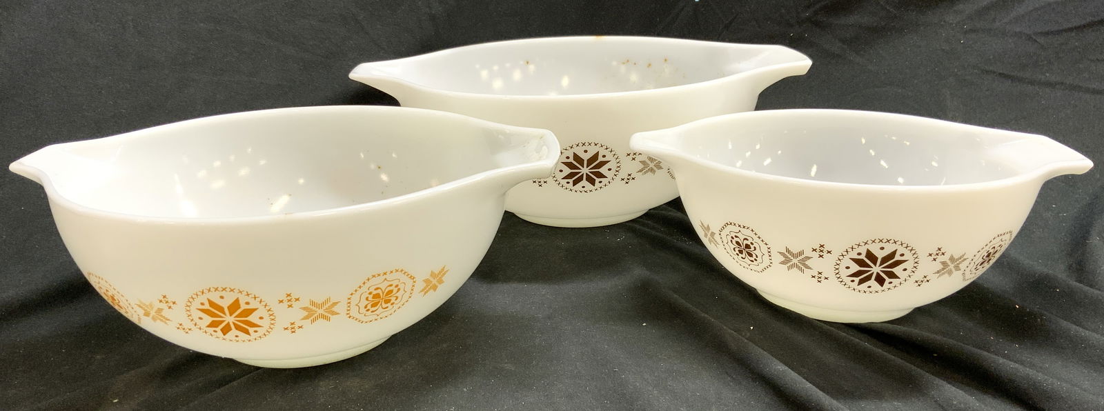 PYREX Set 3 Glass Serving Bowls W Handles (1 of 6)