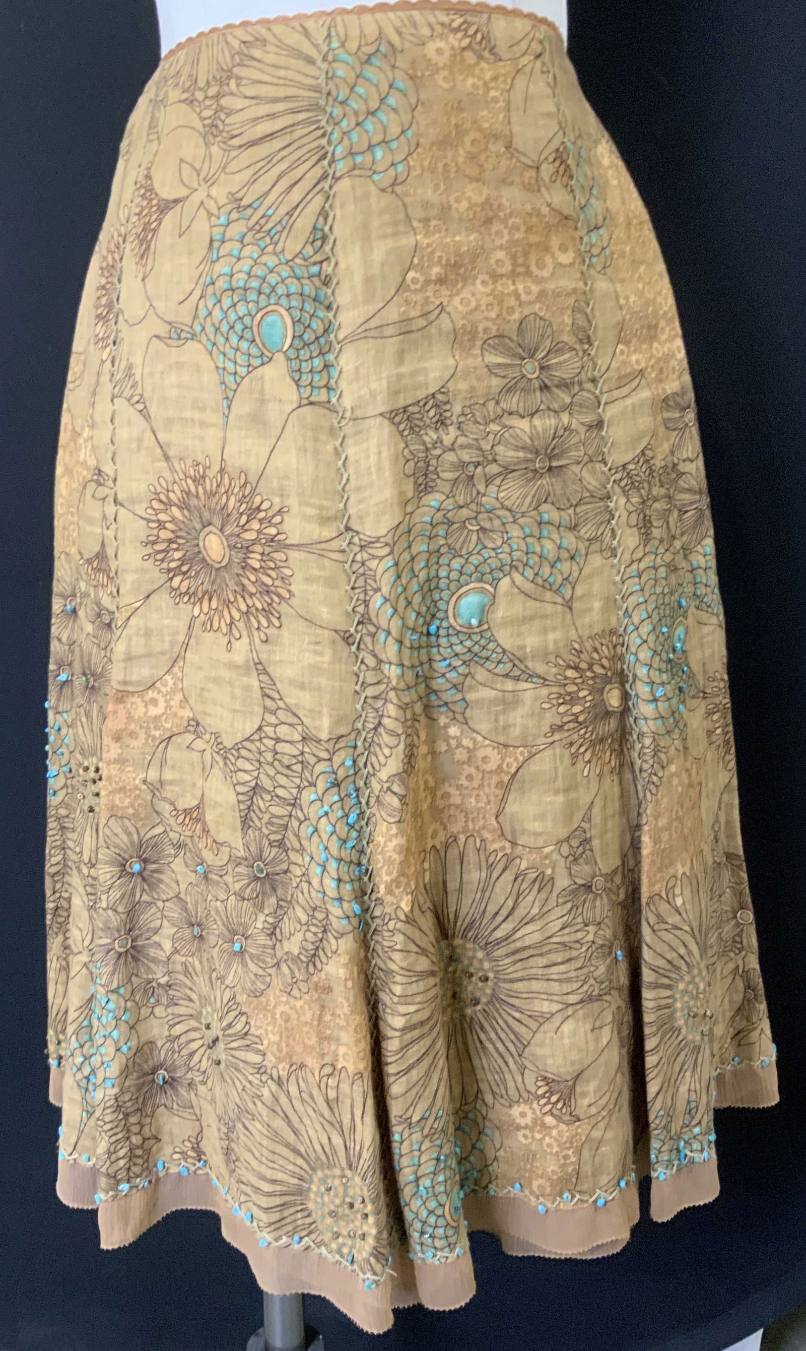 ELIE TAHARI Linen Skirt w Sewn Turquoise Beads: ELIE TAHARI lightly worn linen skirt with flowers and hand sewn turquoise pebbles. Sunflower design. Flare to skirt. Satin polyester attached slip. Size 4..25.5 in. Long Wearables ,designer ELIE TAHAR