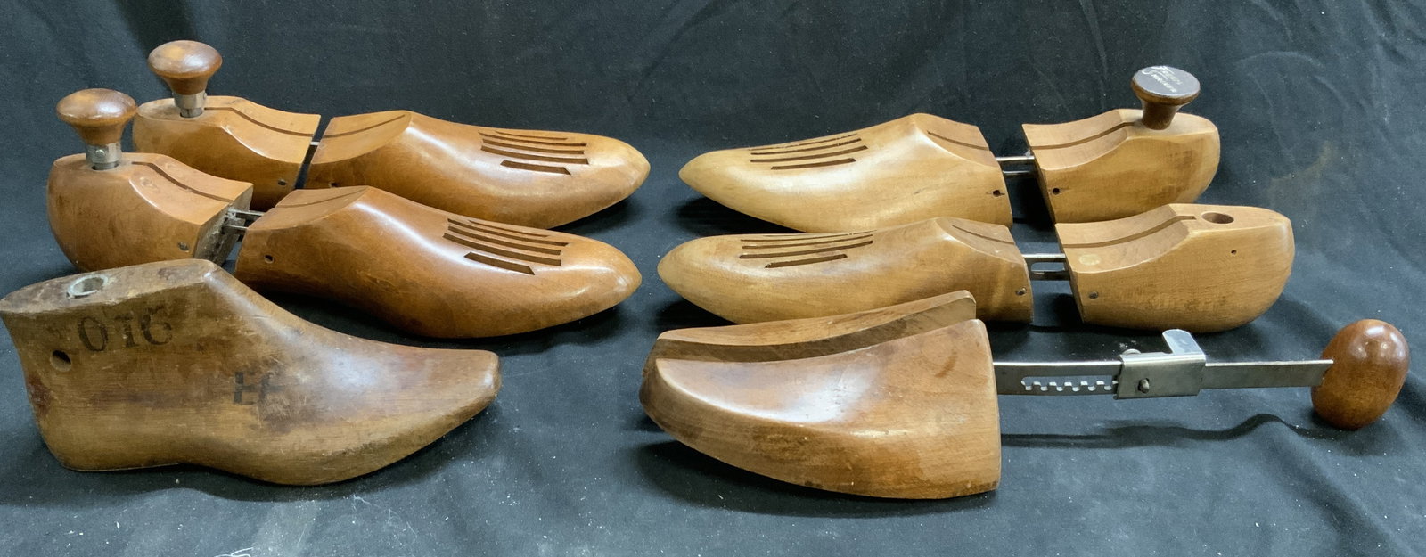 Lot 6 Wooden Shoe Trees, French Shriner & More: Lot includes 5 shoe trees, & 1 HORMAS EL ROBLE shoe mold. One shoe tree reads FRENCH SHRINER. Show tree are each light brown toned and wooden. Largest piece in lot measures approximately 11.5 inches l