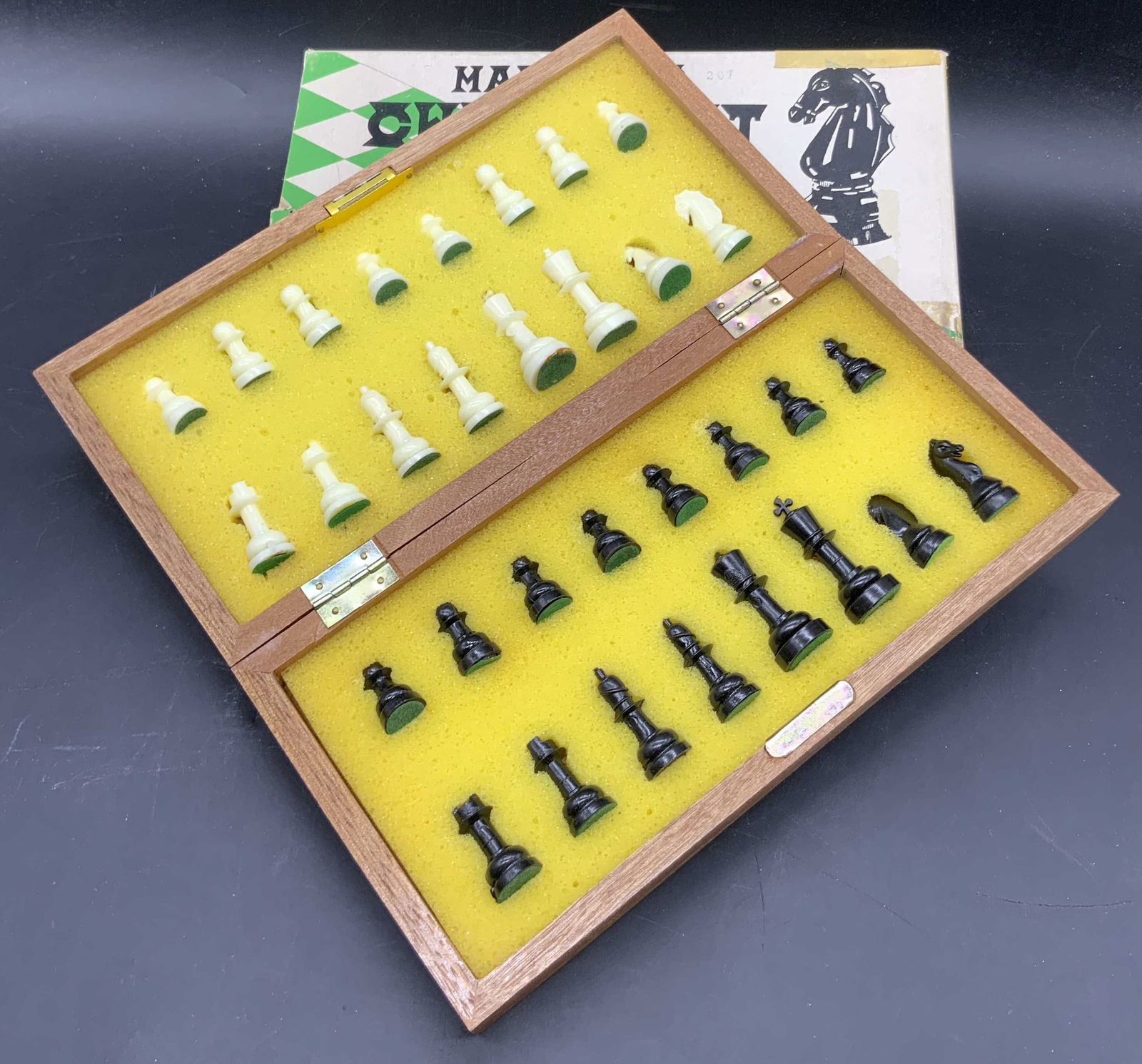 Vintage Magnetic Chess Set W/ Original Box (1 of 10)