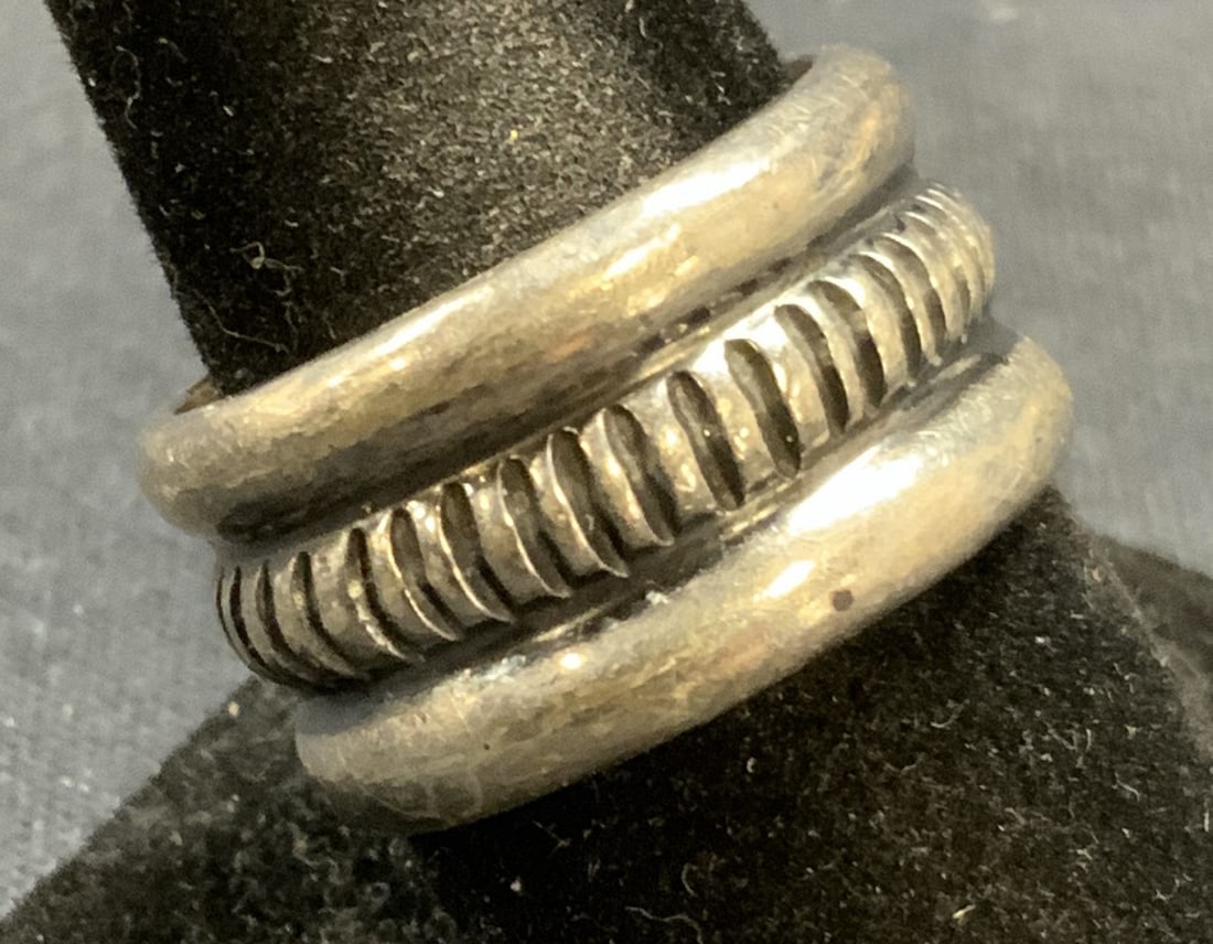 Vintage Sterling Silver Etched Band Ring, Mexico (1 of 7)