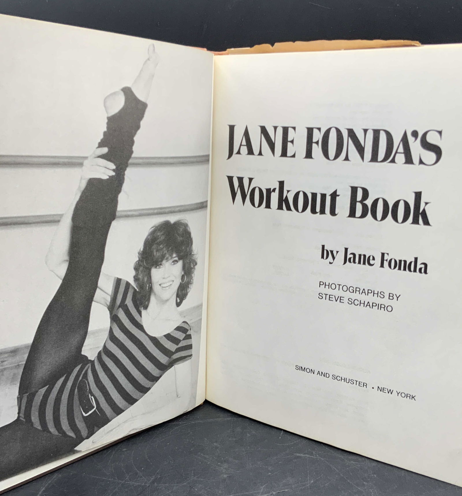 JANE FONDAS WORKOUT BOOK Illustr Coffee Table Book (1 of 11)