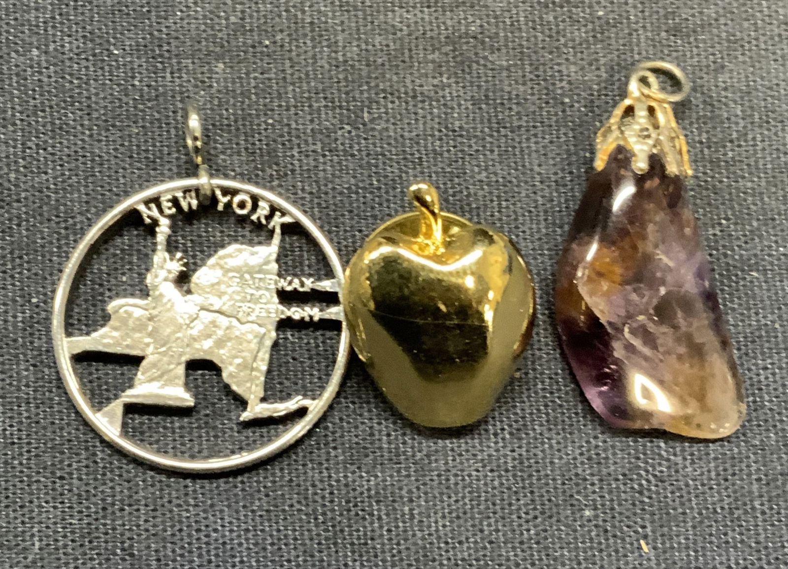 Lot 3 Jubilee Apple Pin, New York Pendant + (1 of 6)