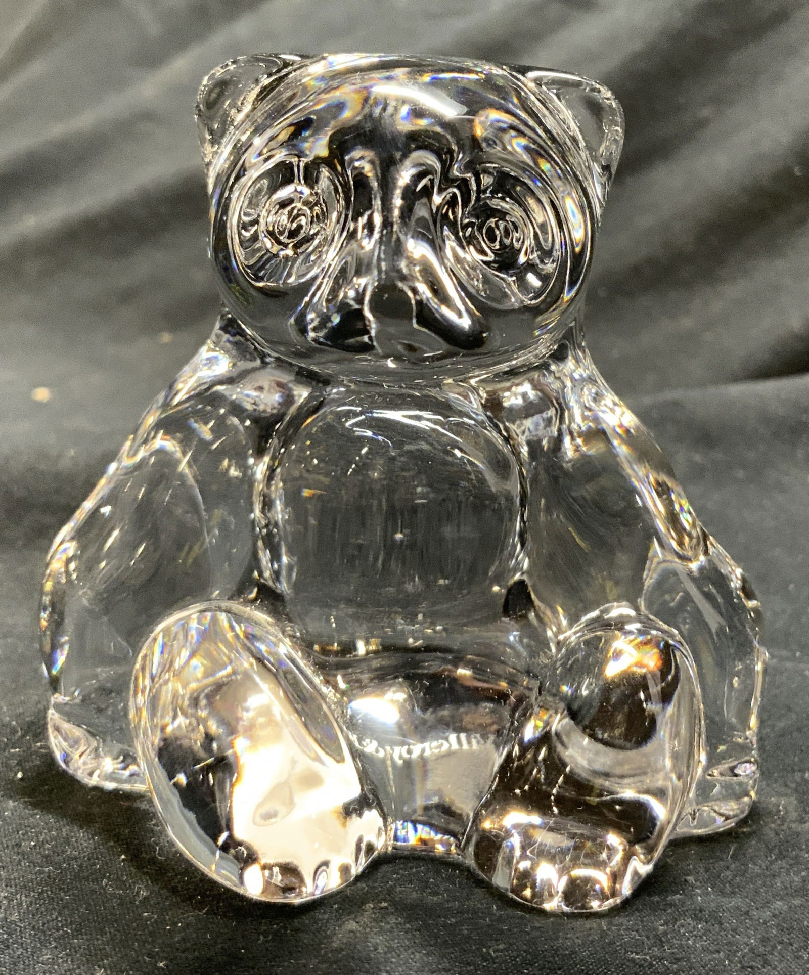 VILLEROY & BOCH Crystal Bear Figure Paperweight: Underside is signed VILLEROY & BOCH. Figure appears to be crystal. Piece depicts a seated bear. Piece measures approximately 3 inches tall & wide 2.5 inches deep. Bear, bear figure, crystal bear, bear