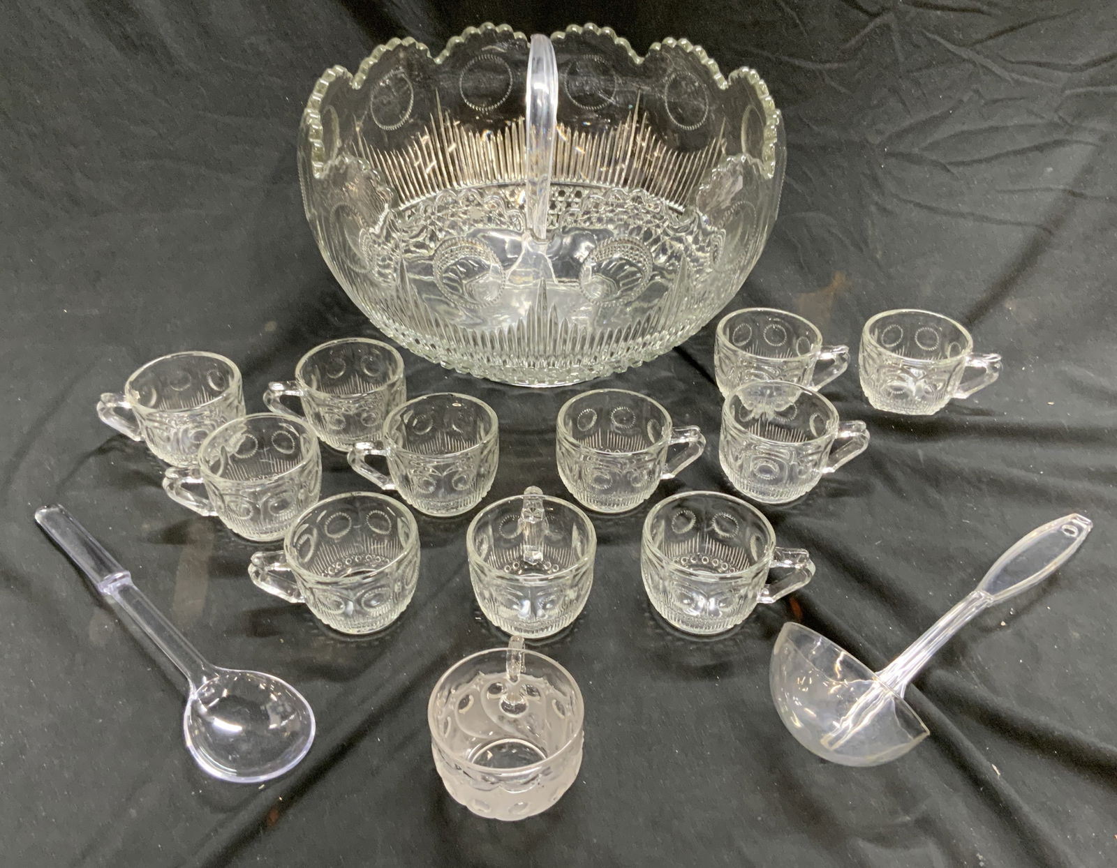 Lot 16 Punch Bowl Cups & Ladles (1 of 9)