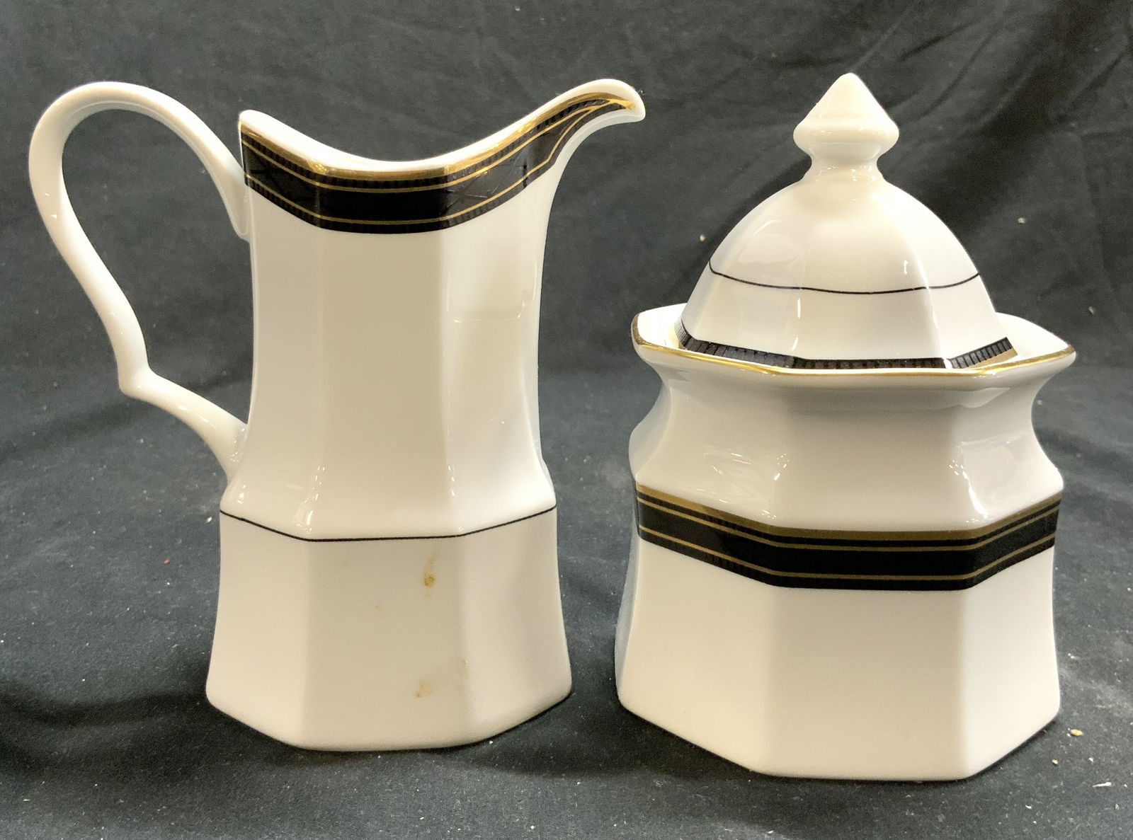 Pr CHRISTOPHER STUART Porc Creamer & Sugar Dishes (1 of 6)