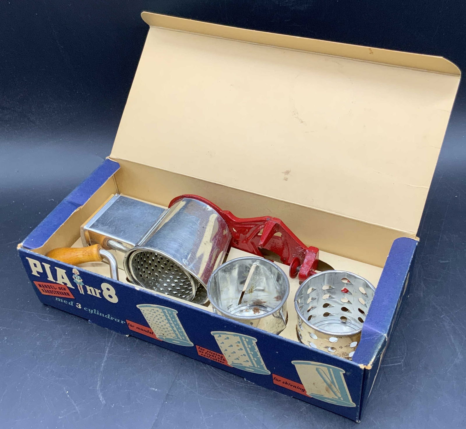 PIA NR 8 Table Mount Cast Iron & Steel Grater, Box (1 of 11)