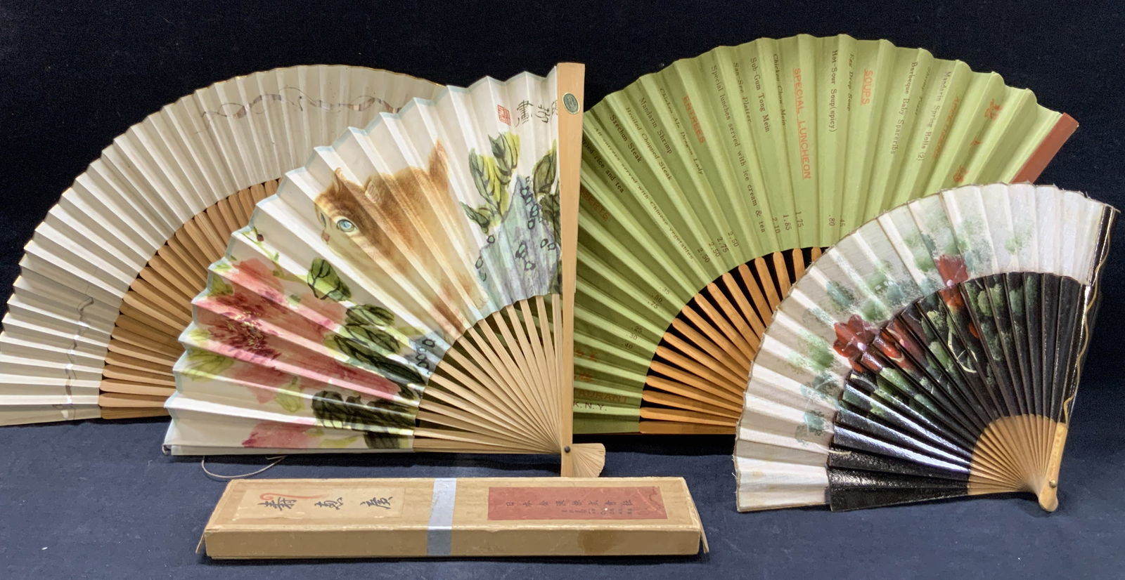 Lot 4 Vtg & Hand Painted Fans (1 of 8)