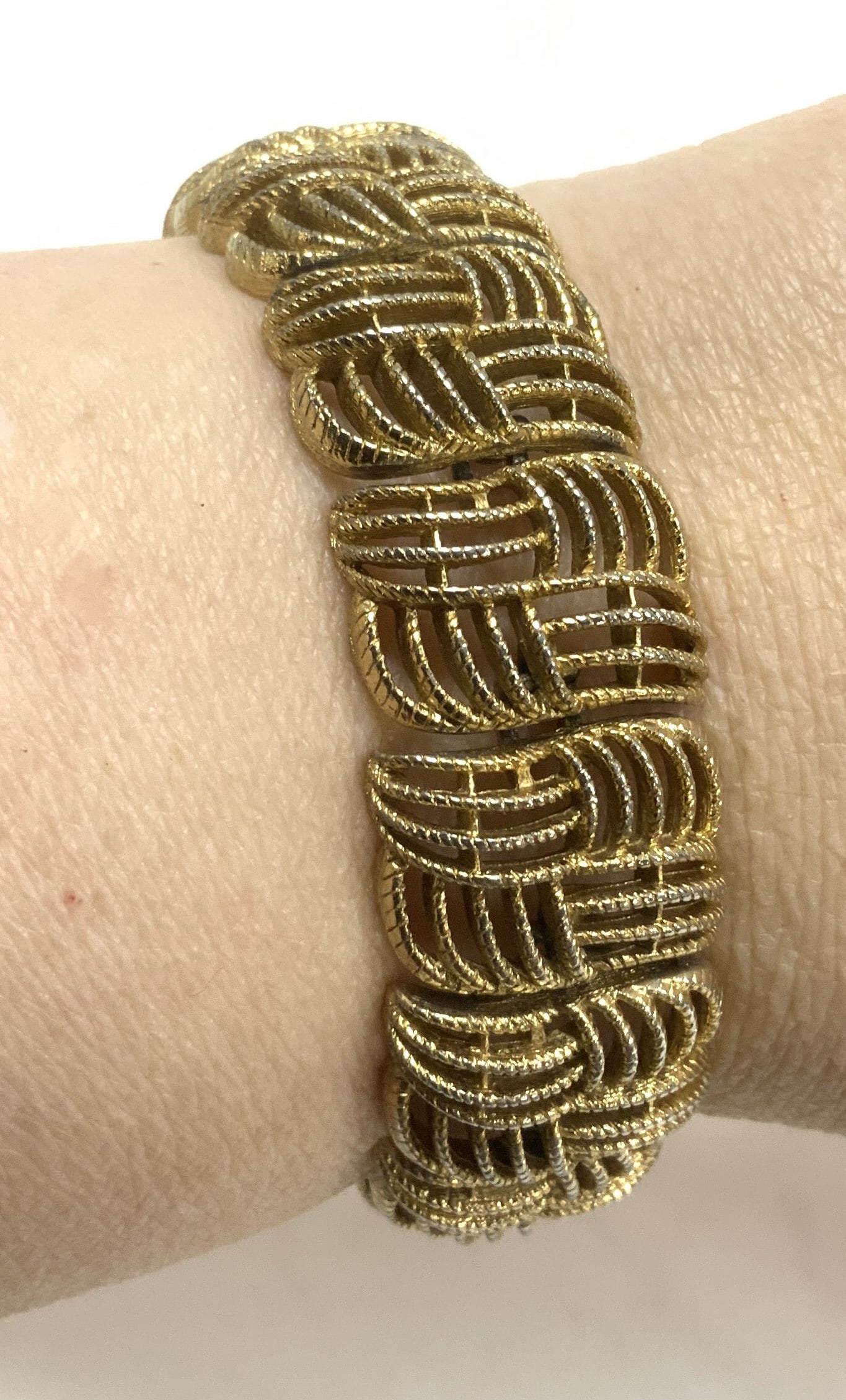 MONET Signed Vintage Bracelet (1 of 6)