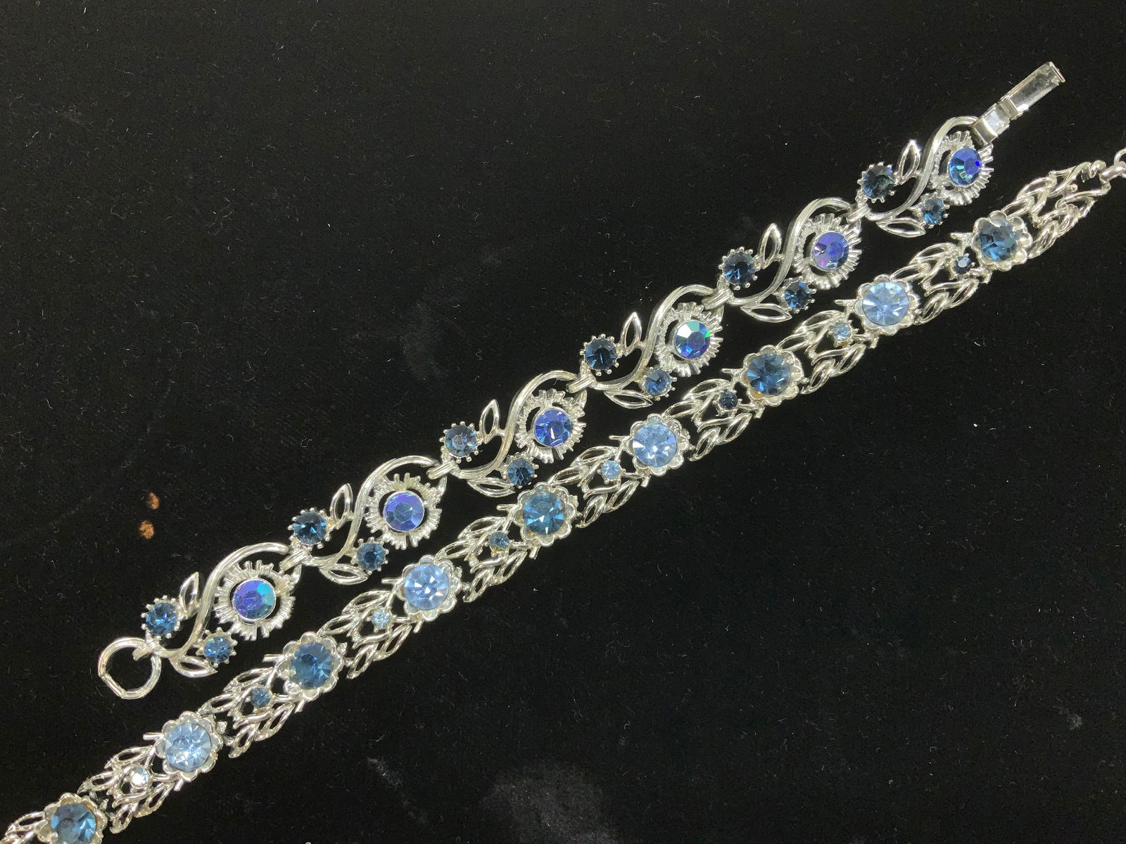 LISNER & CORO Crystal Silver Tn Necklace+Bracelet: Near matching silver tone and blue crystal bracelet and necklace. Both signed with a floral design. Lisner bracelet with box clasp,,7 in. Long x 1/2 in wide. Coro Necklace with hook and loop clasp, ad