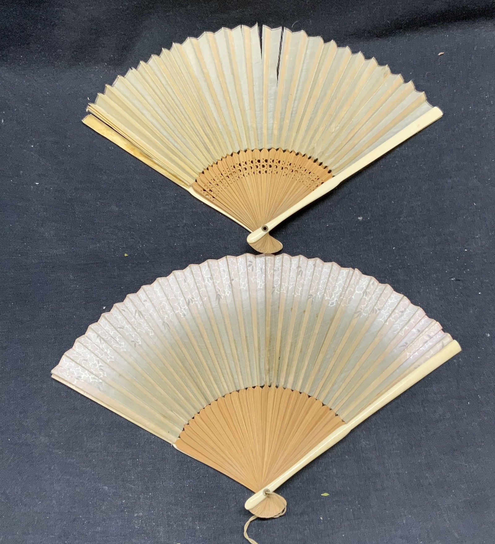 Lot 2 Vintage Wood & Silk Folding Fans (1 of 8)