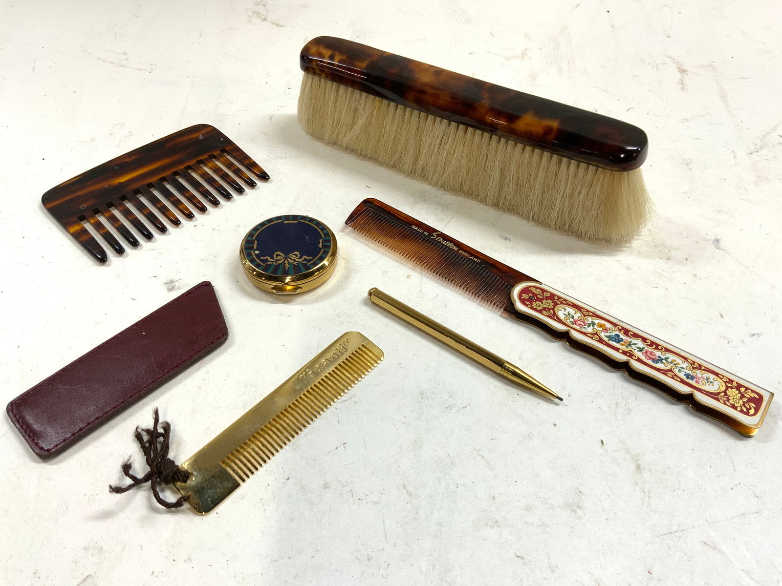 Lot 6 Assorted Grooming Accessories & More (1 of 10)