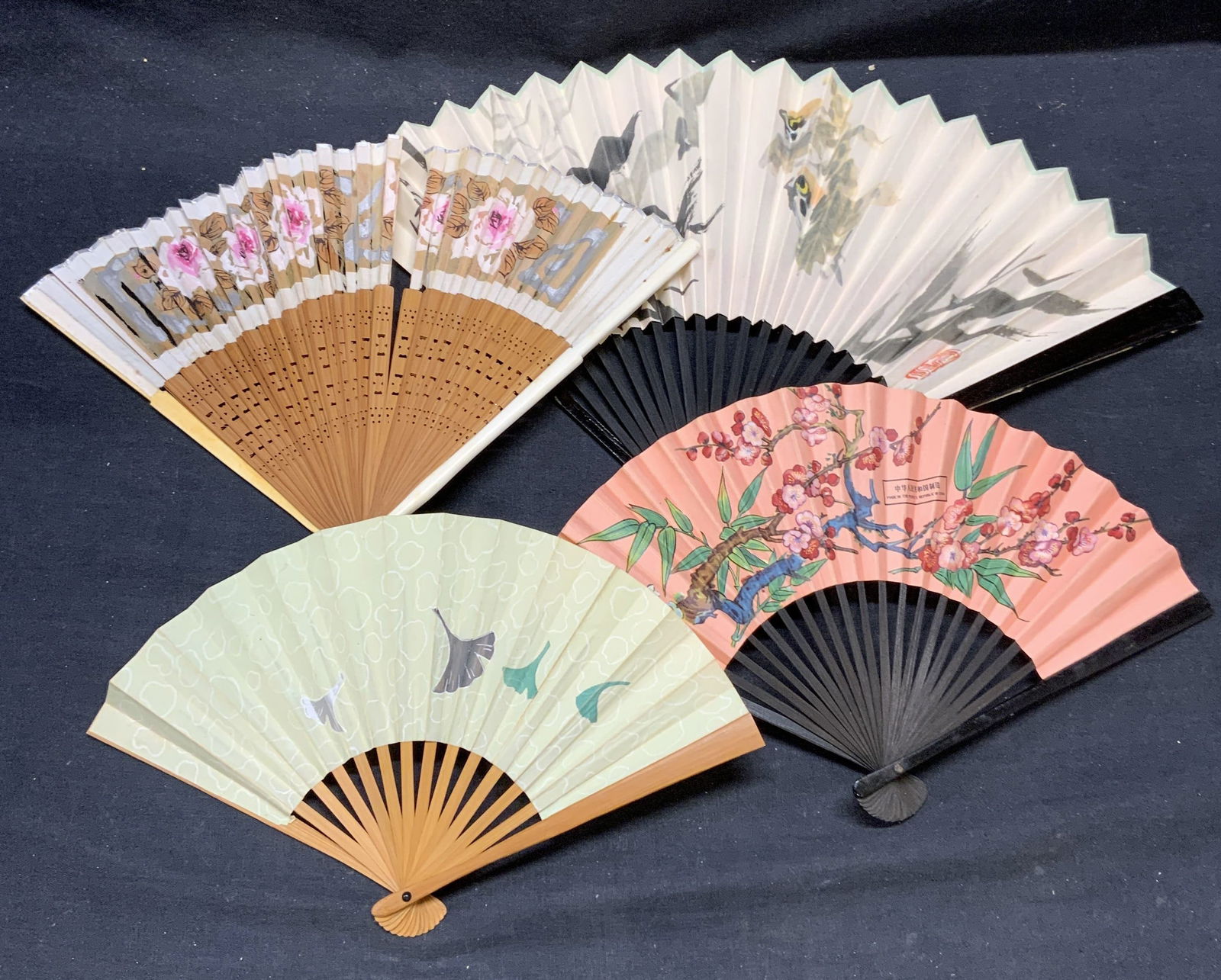 Lot 4 Vintage Asian Folding Fans (1 of 10)