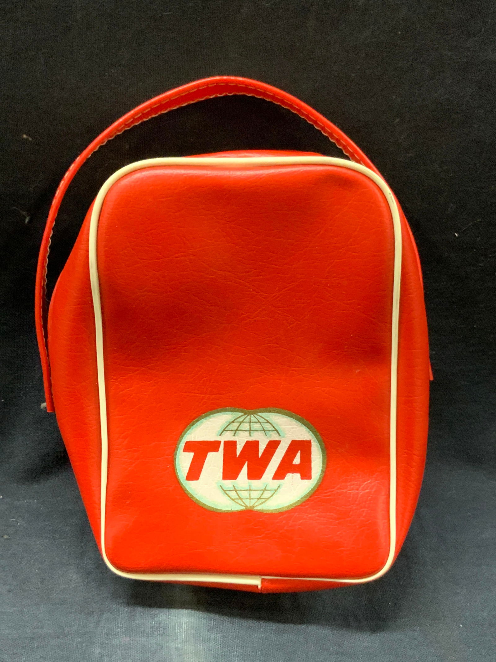 Vtg Red Tn TWA Flight Bag (1 of 7)