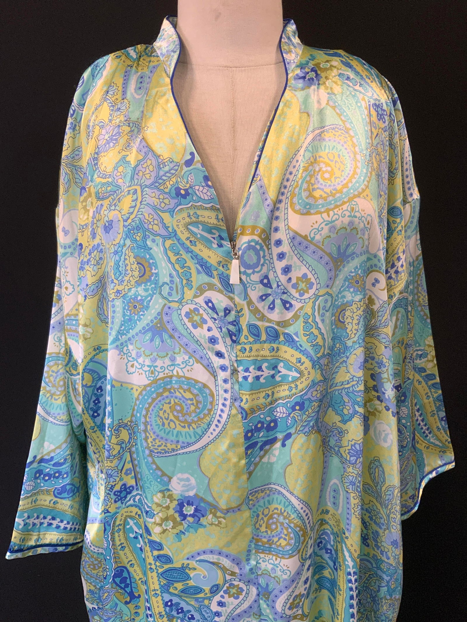 Oscar de la Renta- Neiman Marcus Muumuu: Oscar de la Renta for Neiman Marcus tropical paisley and floral print caftan/ muumuu in a satin polyester. Size Large with a generous fit. Zipper front with mother of pearl style zipper pull., side sl