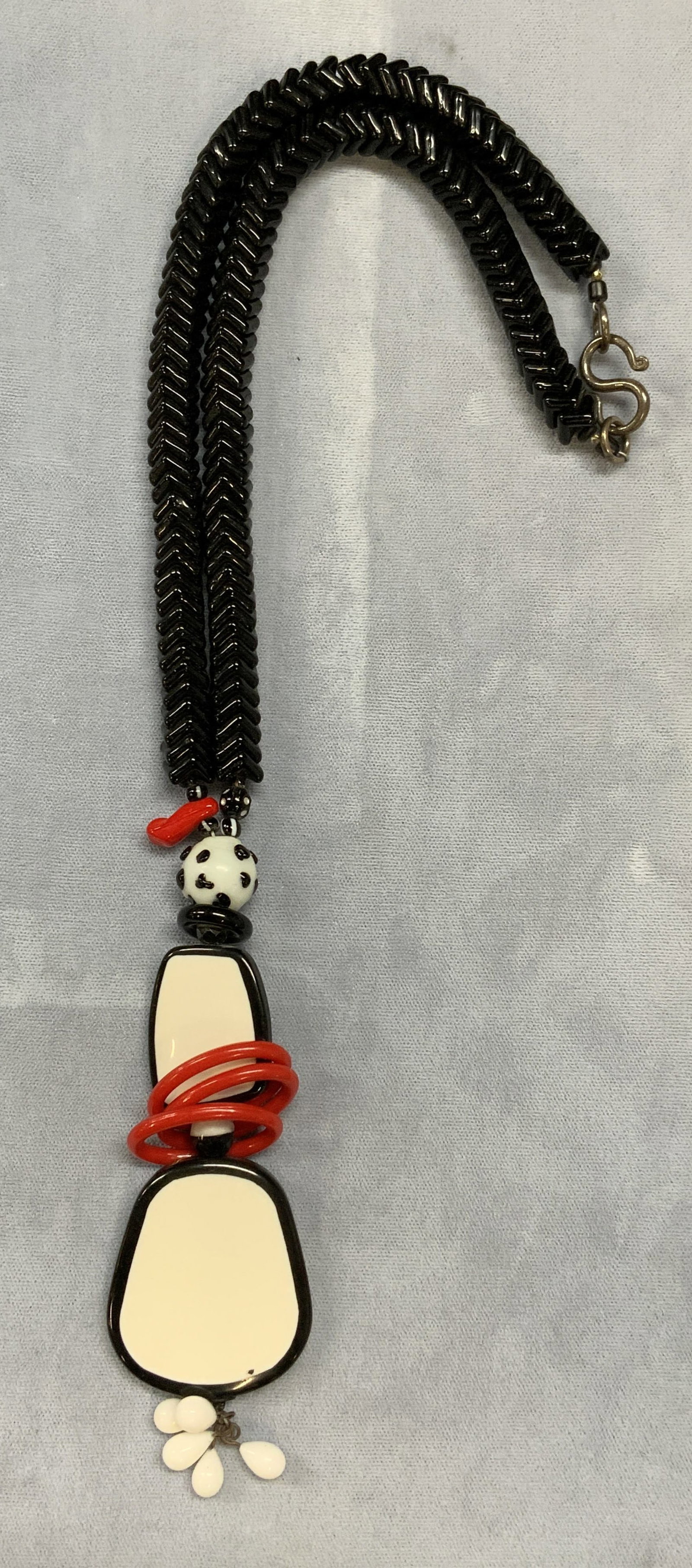 Vtg Black Lucite & Glass Beaded Pendant Necklace (1 of 6)