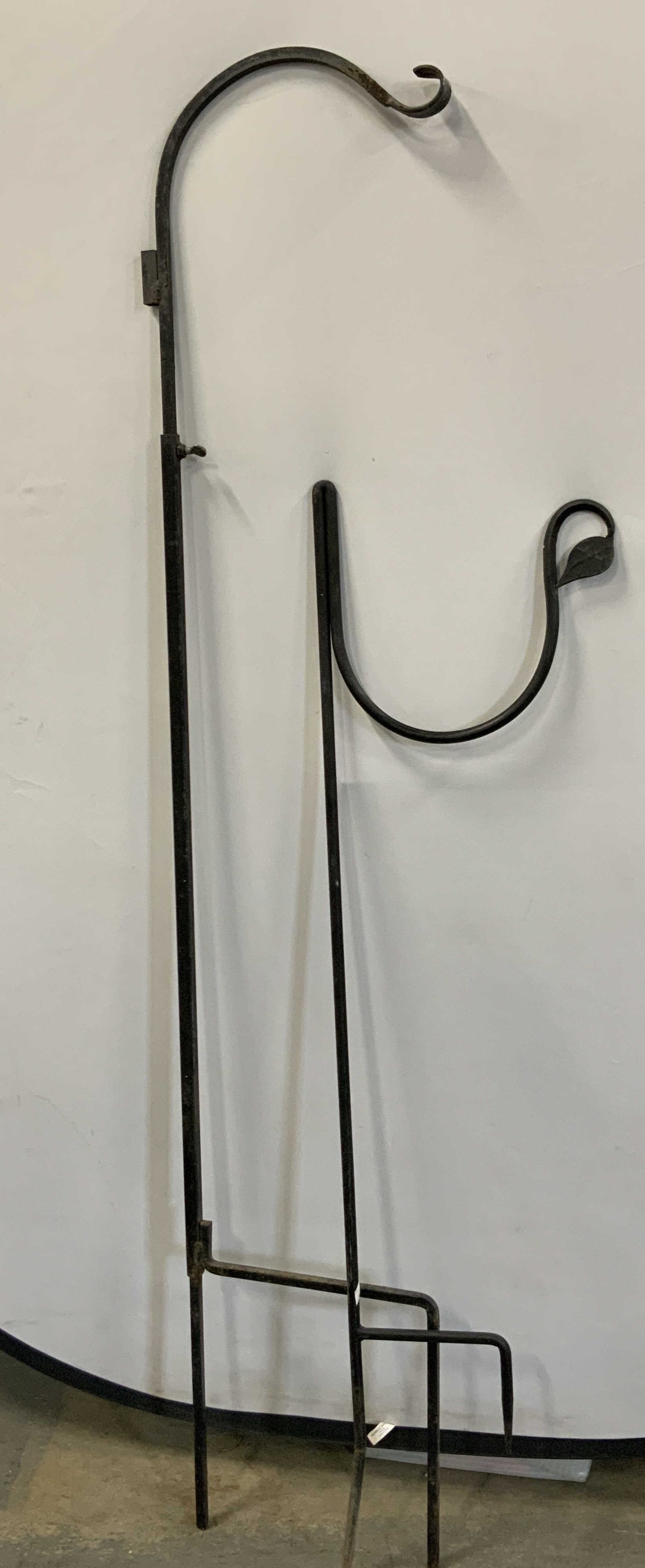 Lot 2 Iron Garden Pot Hangers 4&5ft (1 of 7)