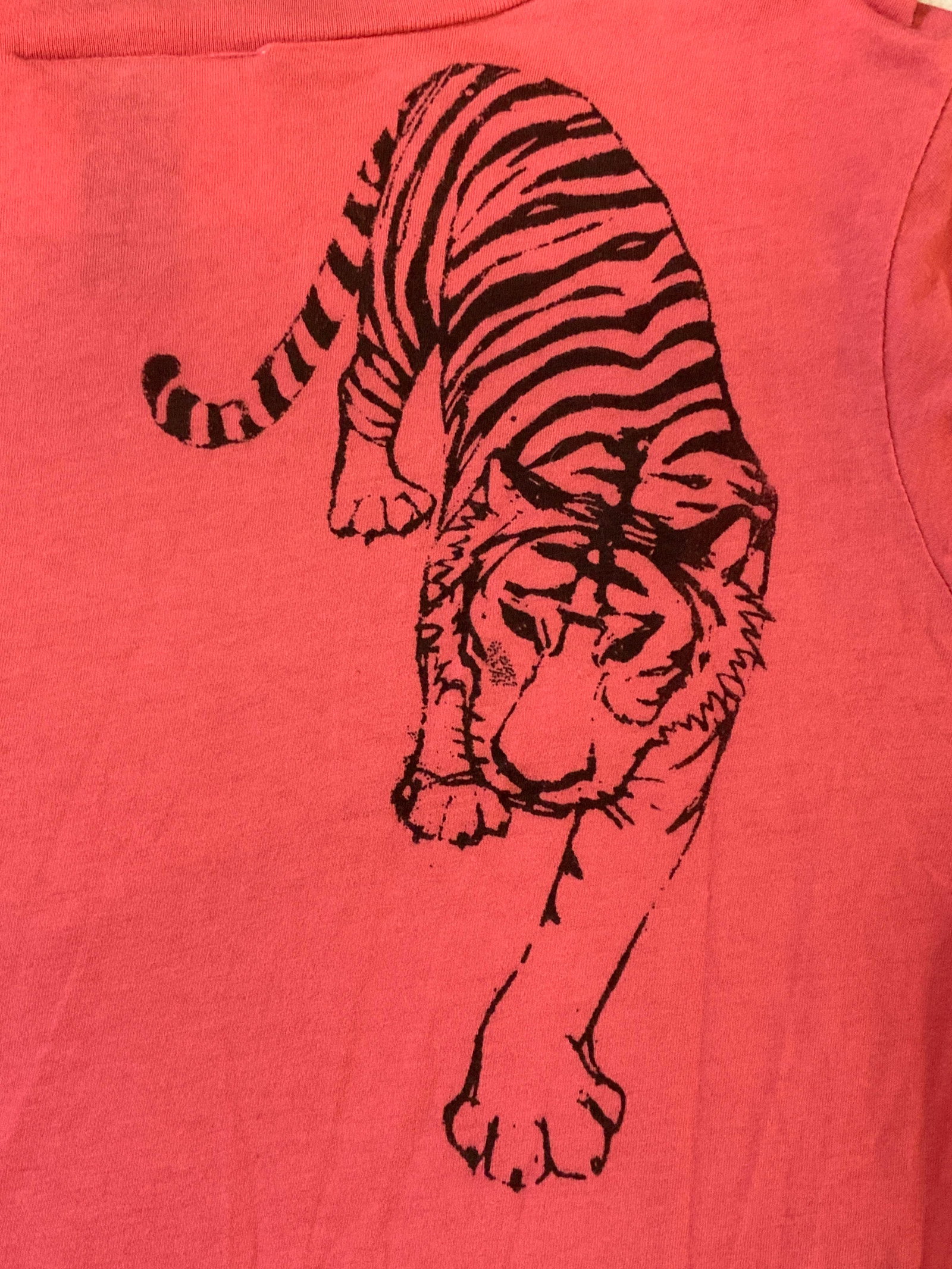 Luk Sin V-Neck Cotton Shirt w Tiger (1 of 6)