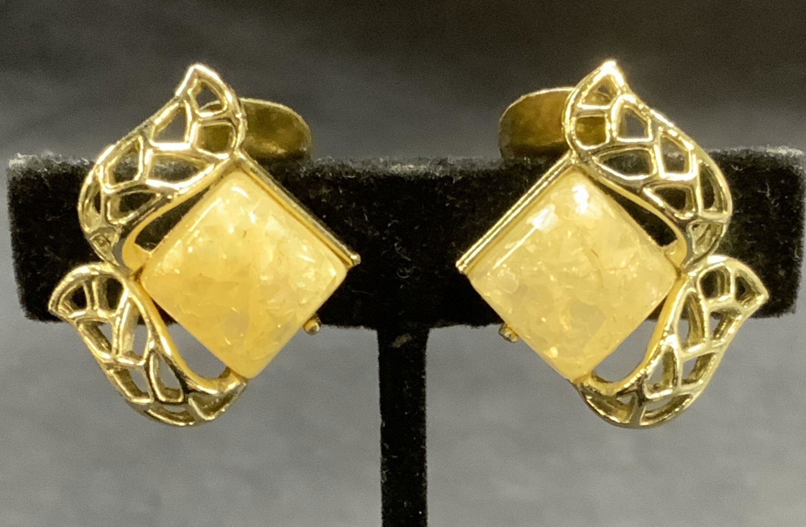 Vtg Coro Gold Tone Yellow Cabochon Earrings (1 of 6)
