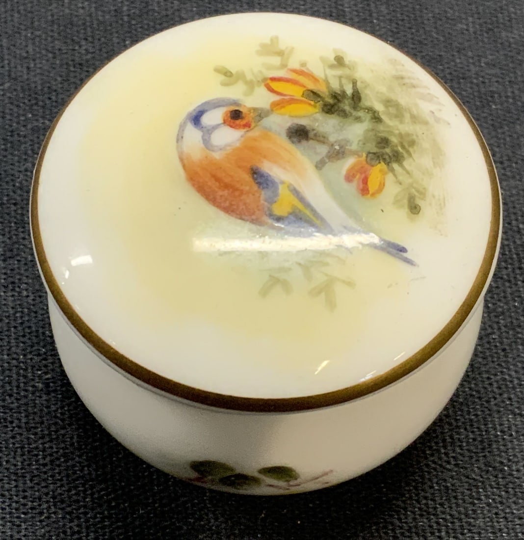 Vtg Royal Worcester Porcelain Pill Box , England (1 of 7)