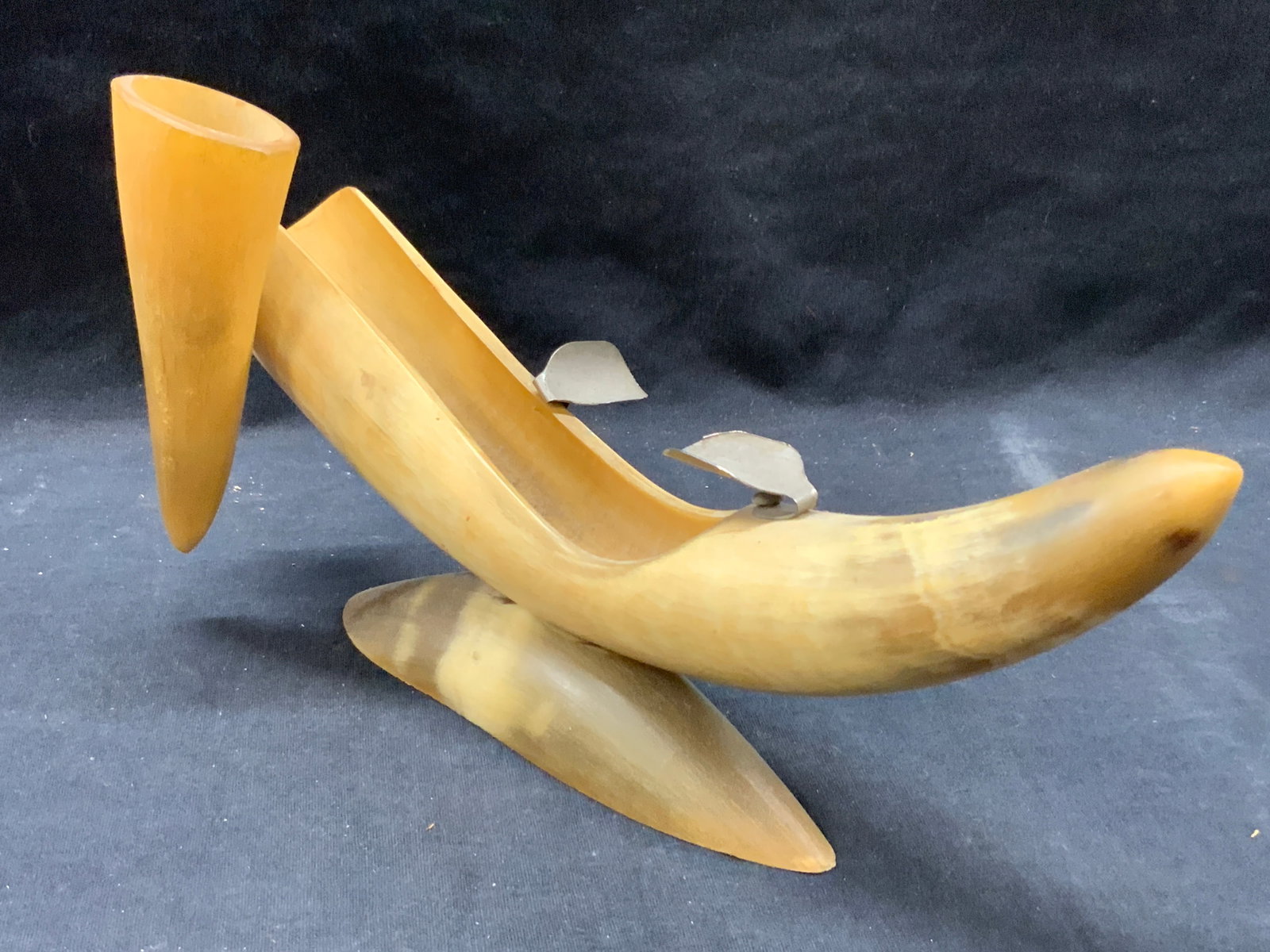Vtg Carved Horn Ash Tray: Vintage carved horn ash tray, footed with the footing made of a horn, and a holder on corner also made of a horn with metal notches to hold cigarettes. Approx 5.5 inches tall and 10.5 inches long Mode