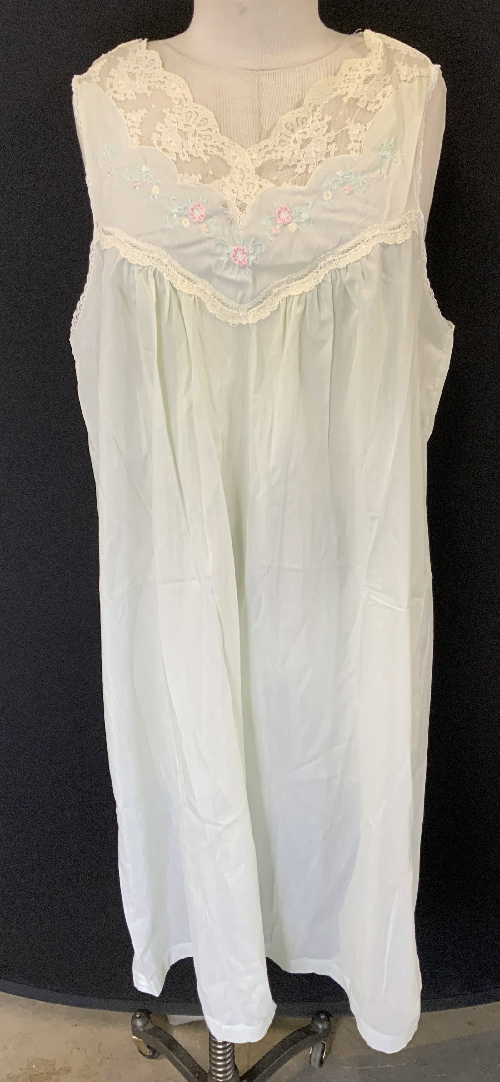Vintage Vanity Fair Light Green Floral Nightgown: Vintage Vanity Fair light green nightgown. Sleeveless with lace detail and floral embroidery. Size M. Material feels synthetic. Some wear to material and discoloration observed. Vanity fair, vanity fa