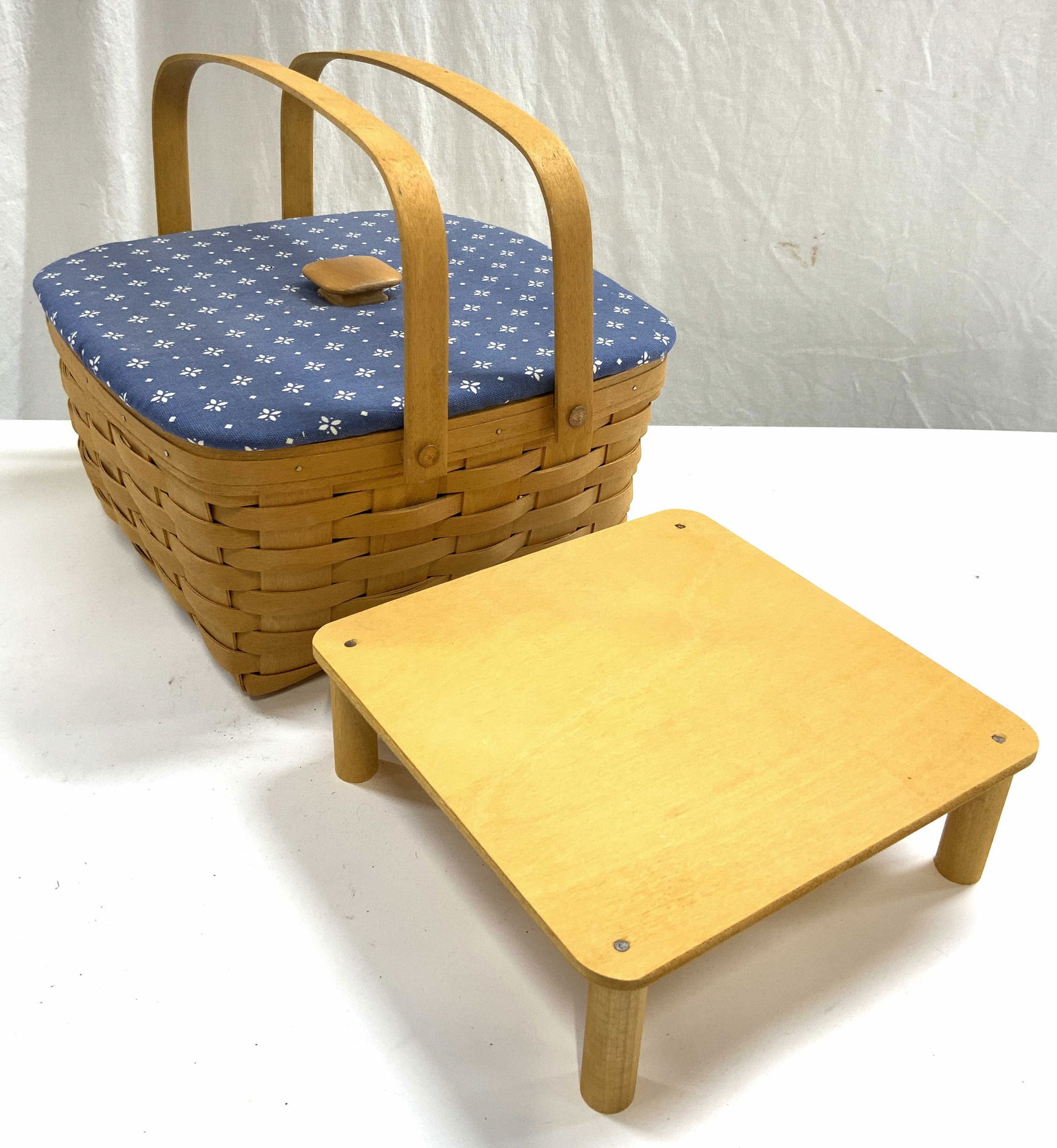 LONGABERGER Woven Picnic Basket W Lid & Table (1 of 7)