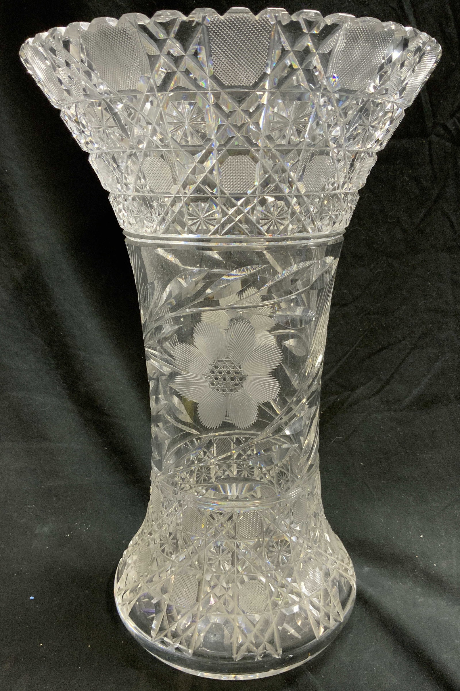 Cut Crystal Toothed Rim Vase Vessel (1 of 7)