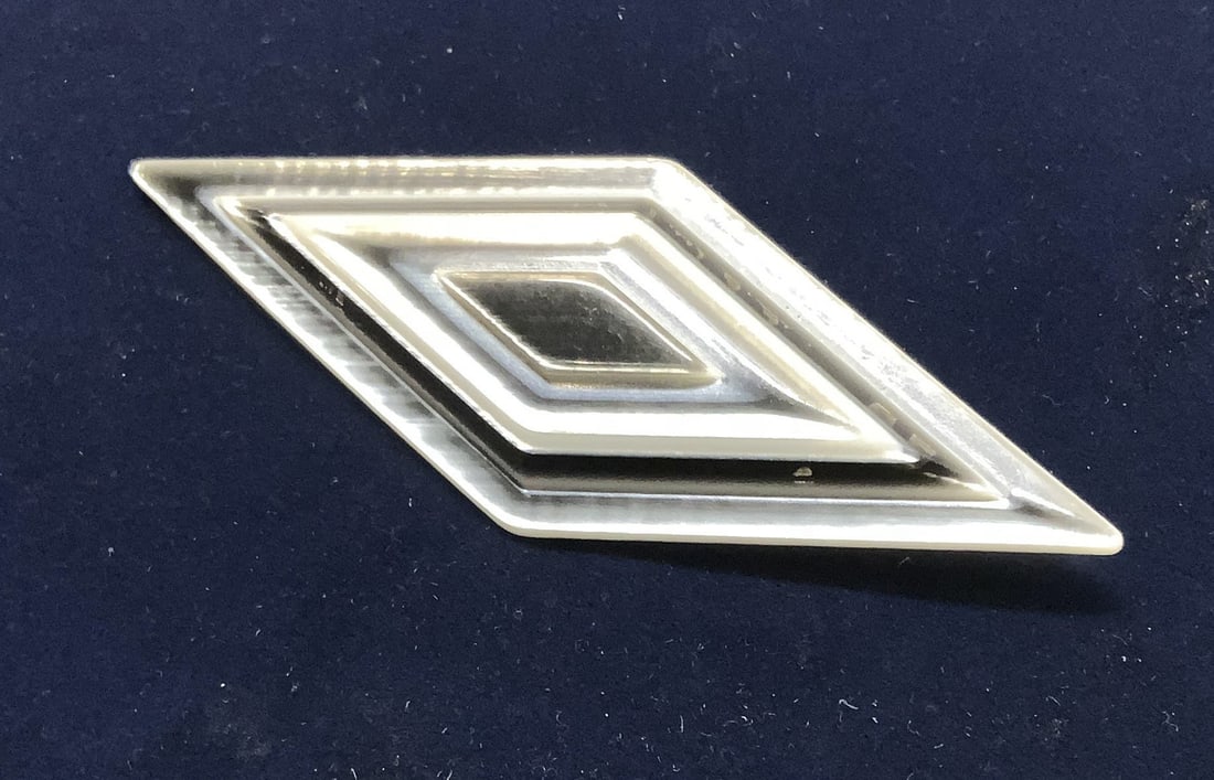 French Art Deco Lucite Brooch, France: Grey and black Art Deco lucite brooch. Labeled made in France . 3.5 x 1.5 in. Made in France fashion brooch, Art Deco lucite brooch, fashion jewelry, costume jewelry, wearables, ladies fashion, ladies