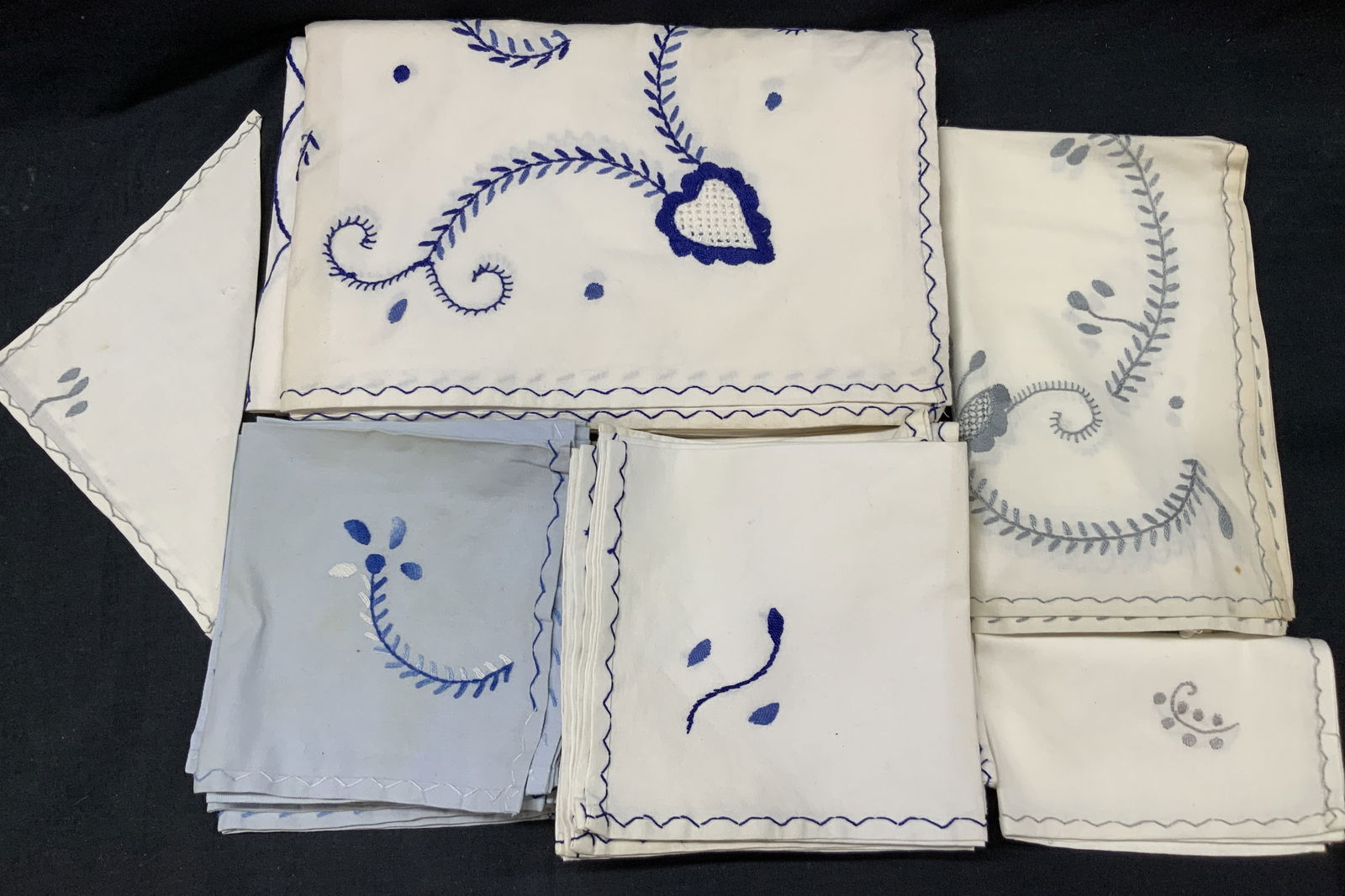 Lot 20 Blue Embroidered Kitchen Linens (1 of 10)