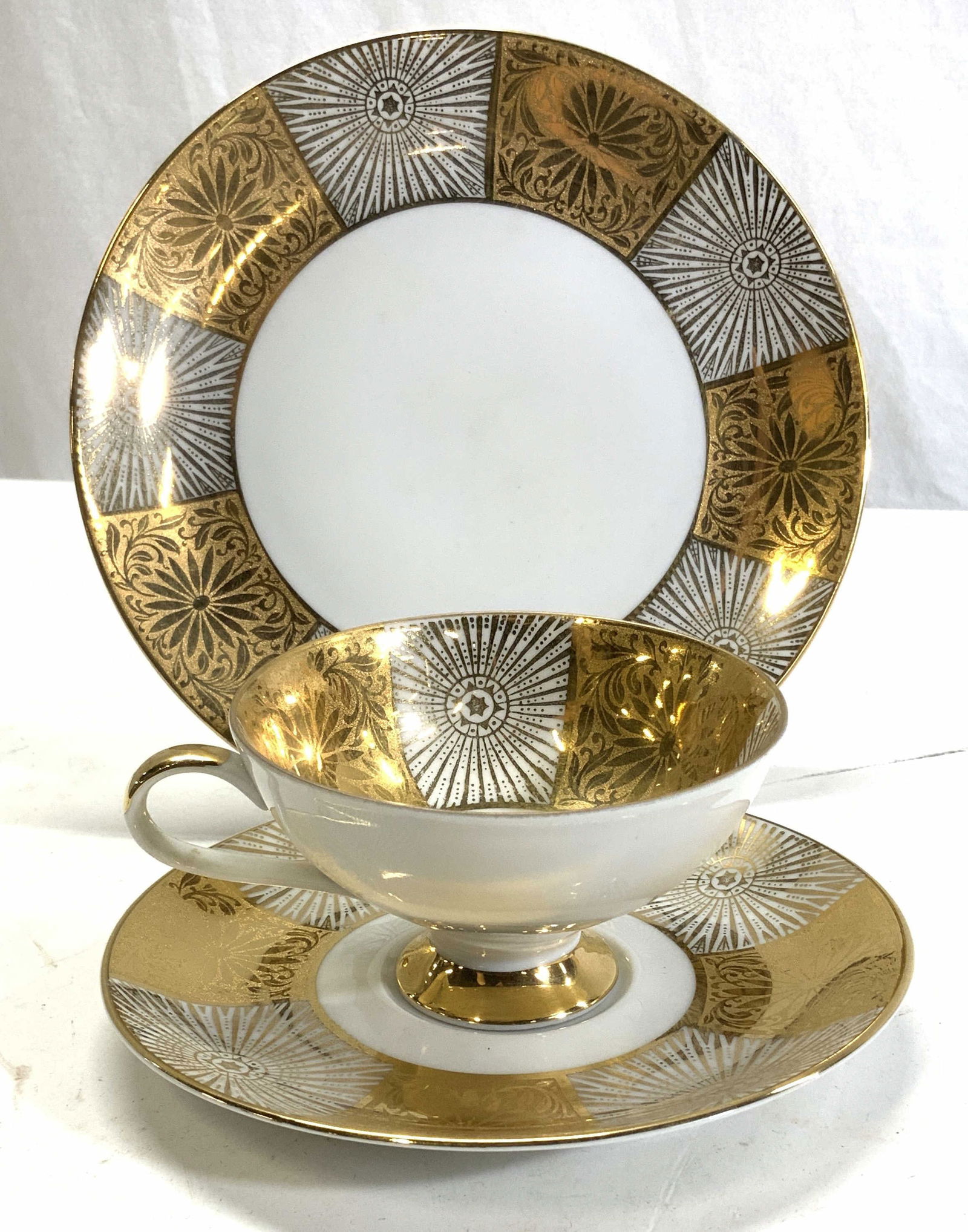 Wunsiedel Gilt Tea Cup & Plate Set 3, Bavaria (1 of 6)