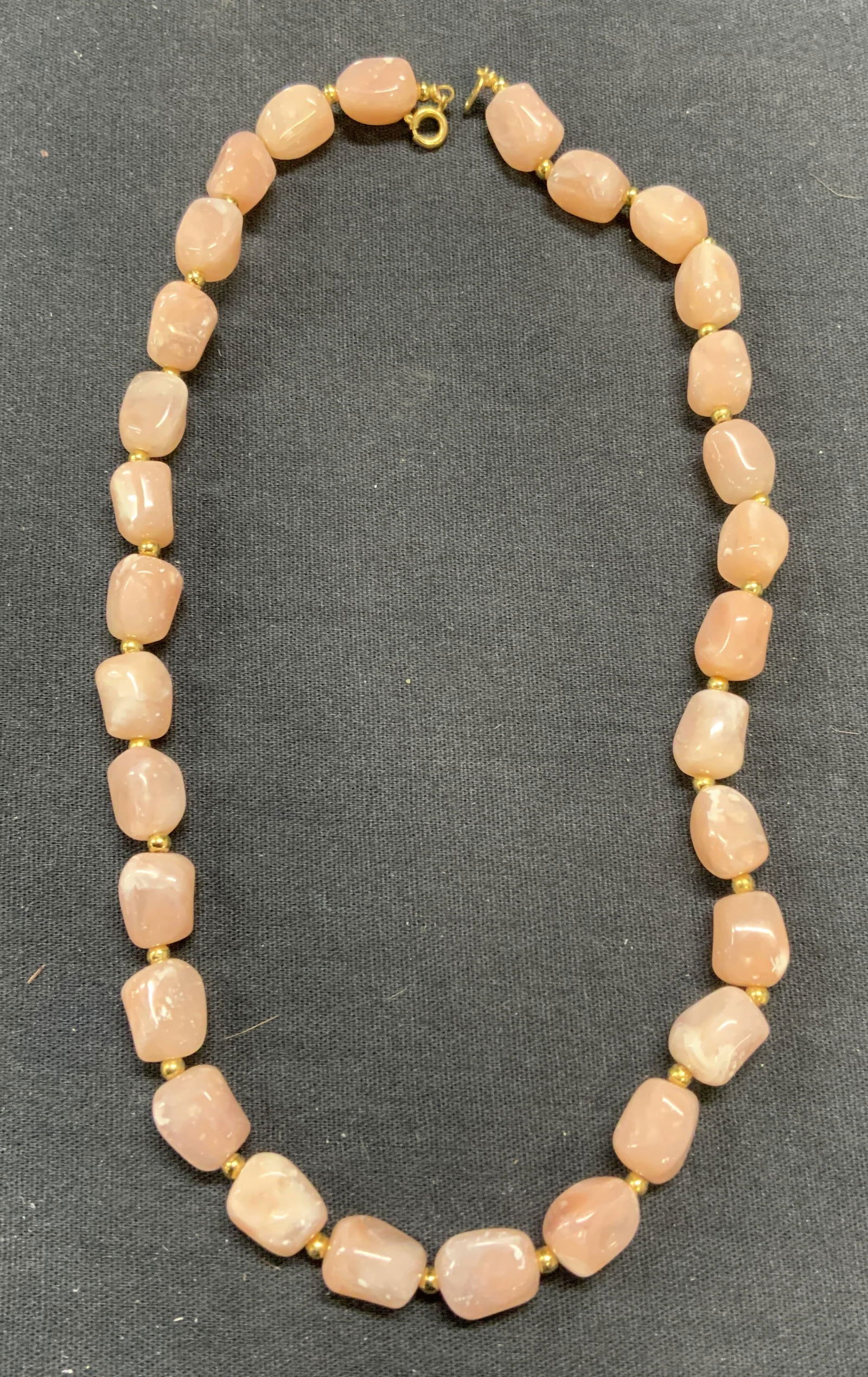 Vtg Trifari Gold Tn Pink Lucite Beaded Necklace (1 of 6)