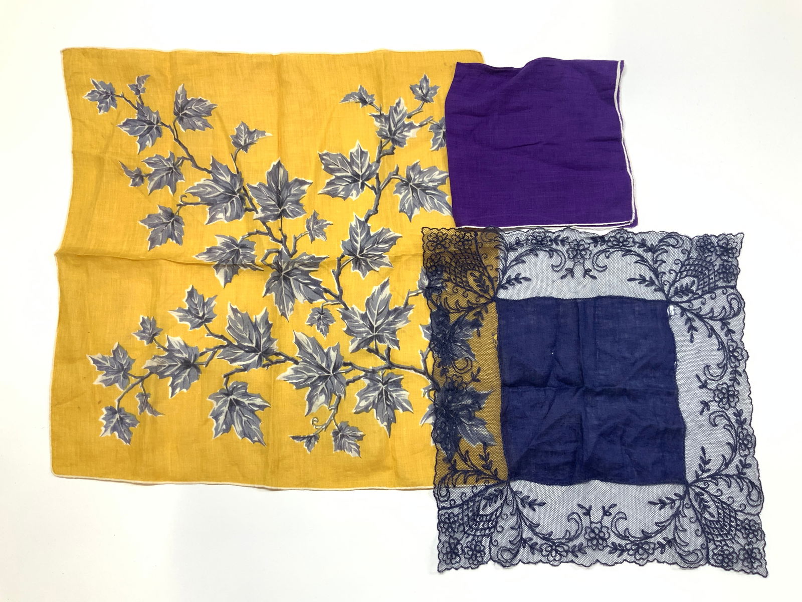 Lot 3 Cotton Patterned & Lace Handkerchiefs (1 of 6)