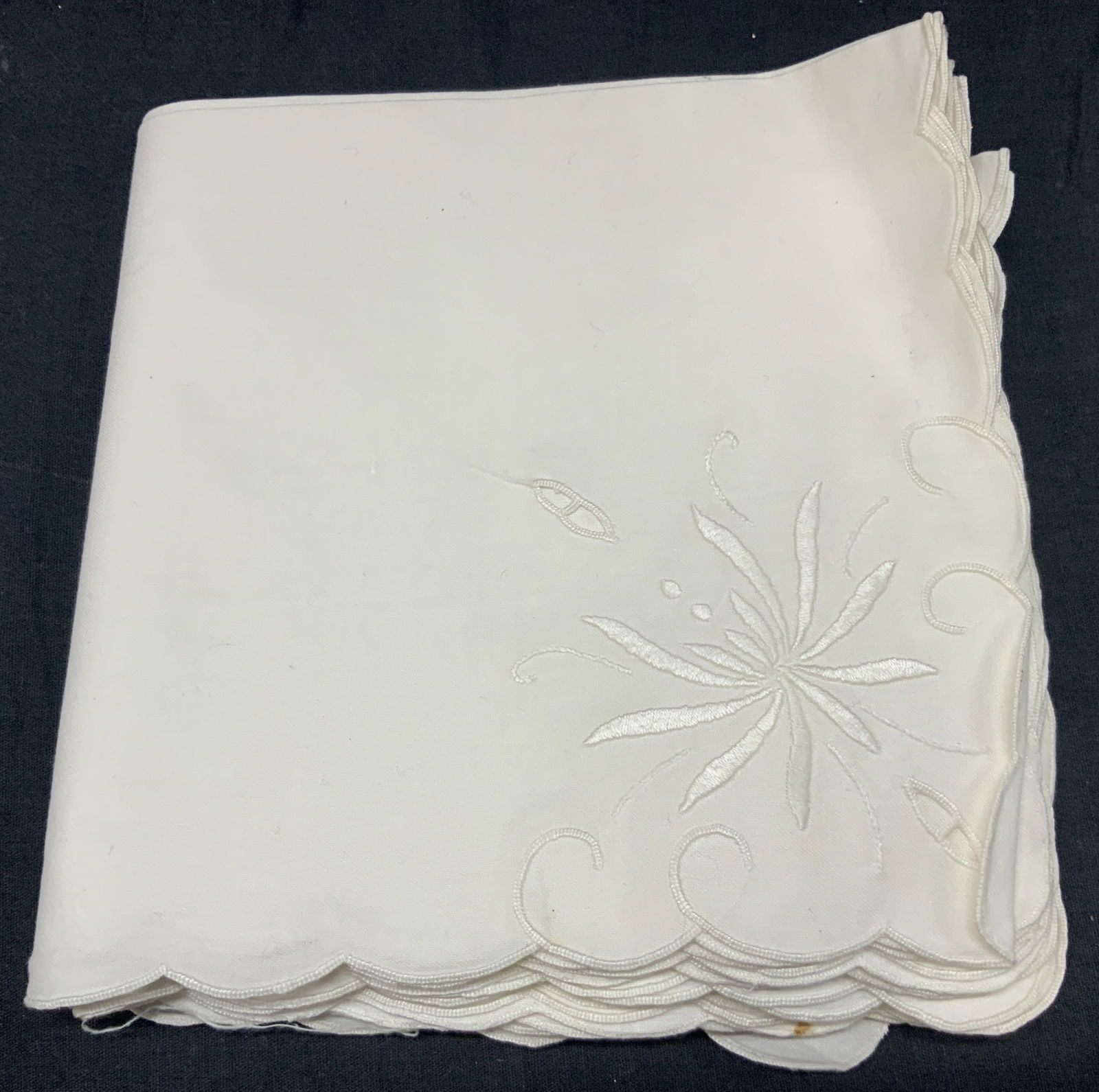 Set 12 White Cotton Embroidered Napkins (1 of 6)