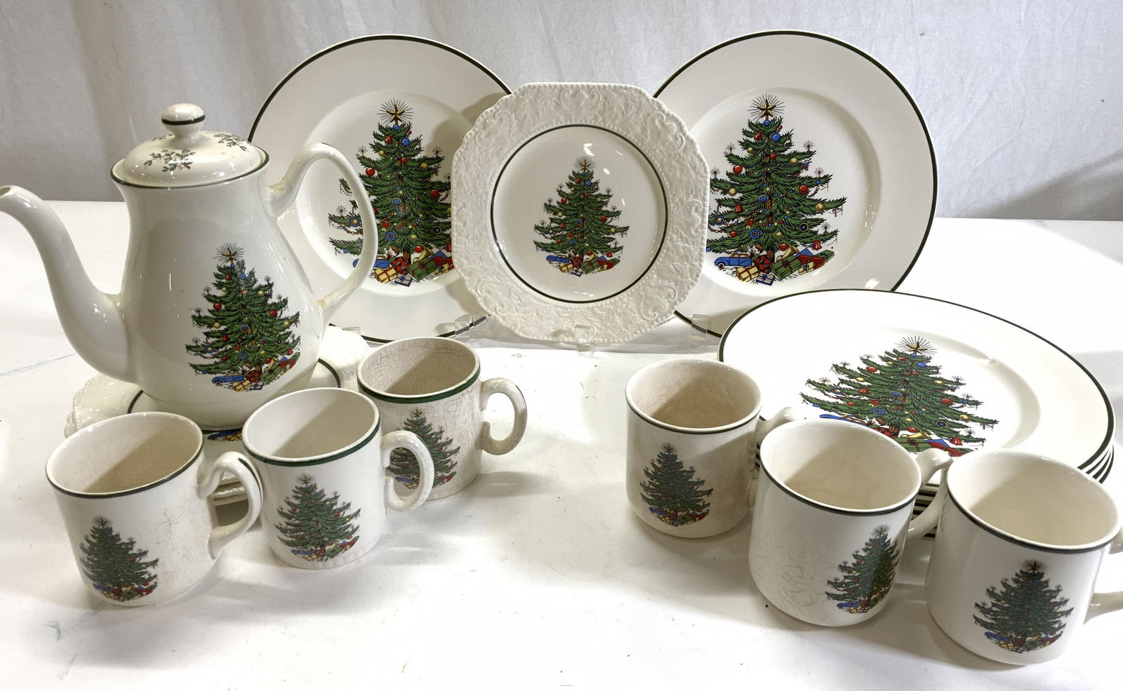 Cuthberstone Christmas Tableware Set 19 England (1 of 11)