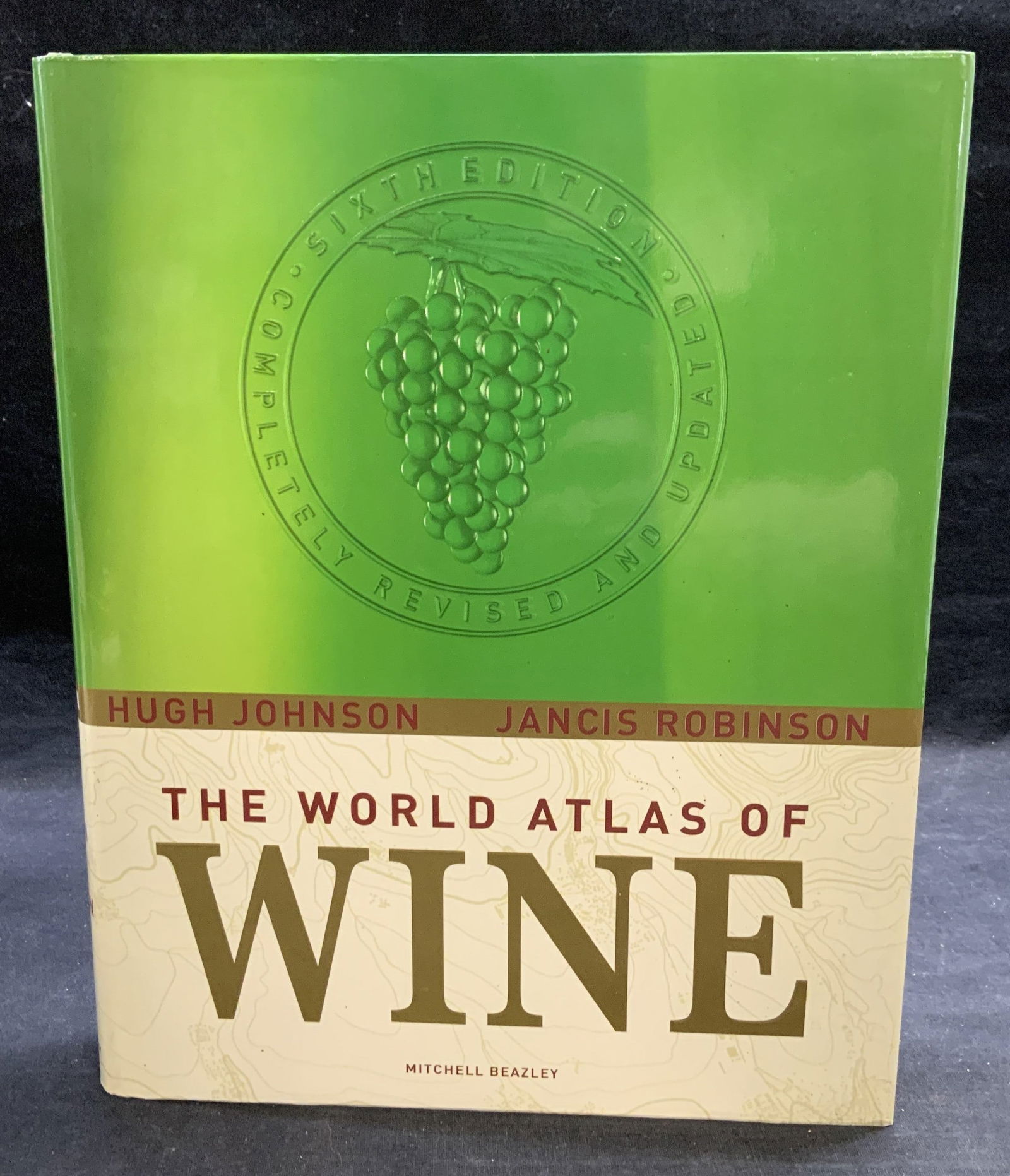World Atlas of Wine, Illustrated, 2007: Hardcover copy of The World Atlas of Wine, sixth edition. Hugh Johnson and Jancis Robinson. Published by Mitchell Beazley, 2007. Contains illustrations. Measures approx. 12 x 9.5 inches. Some wear to