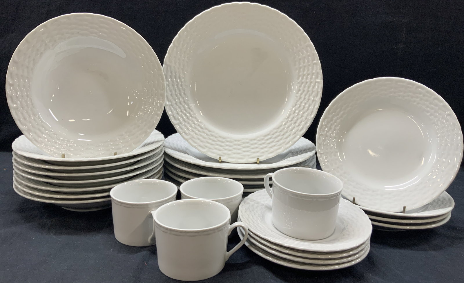 Set Teinshan White Porcelain Dishes: Set of white porcelain dishes with 6 entry dishes, at 11 inches, 4 smaller dishes at 8 inches, 8 salad bowls, and 4 saucers with 4 cups. Marked Teinshan, porcelain Each dish is adorn with textured edg