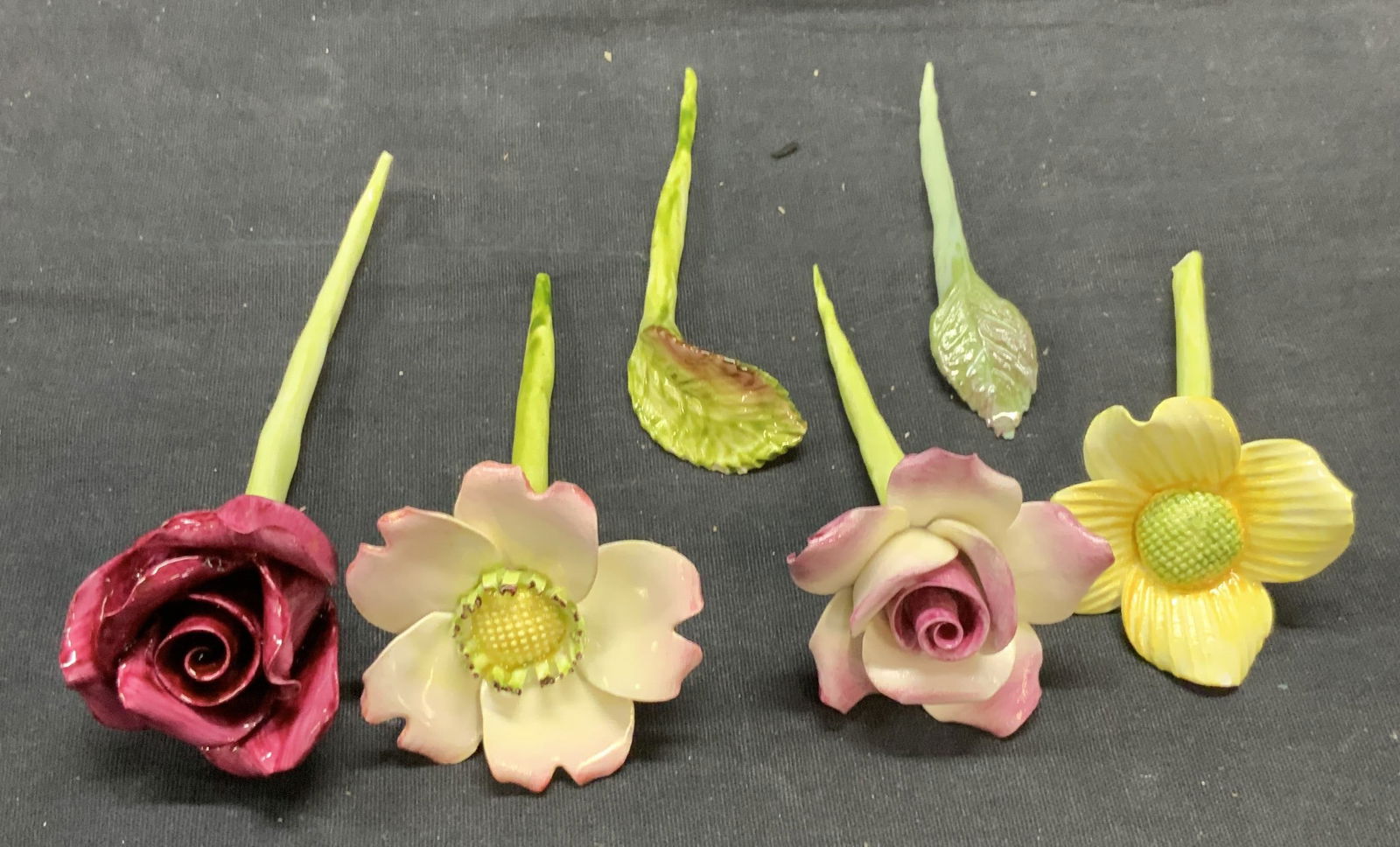 Lot 6 Ceramic Flower & Leaf Figurals (1 of 6)