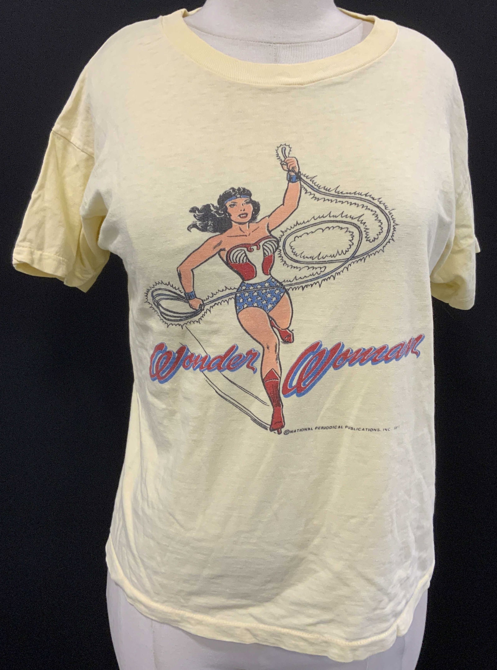 Wonder Woman Vtg Cotton Graphic Tee Shirt: Original comic book wonder women graphic tee shirt. Light yellow cotton short. Vintage , single stitching method. C. 1973 by National Periodical Publications. Size Med., pinhole on back. T Shirt, Wond