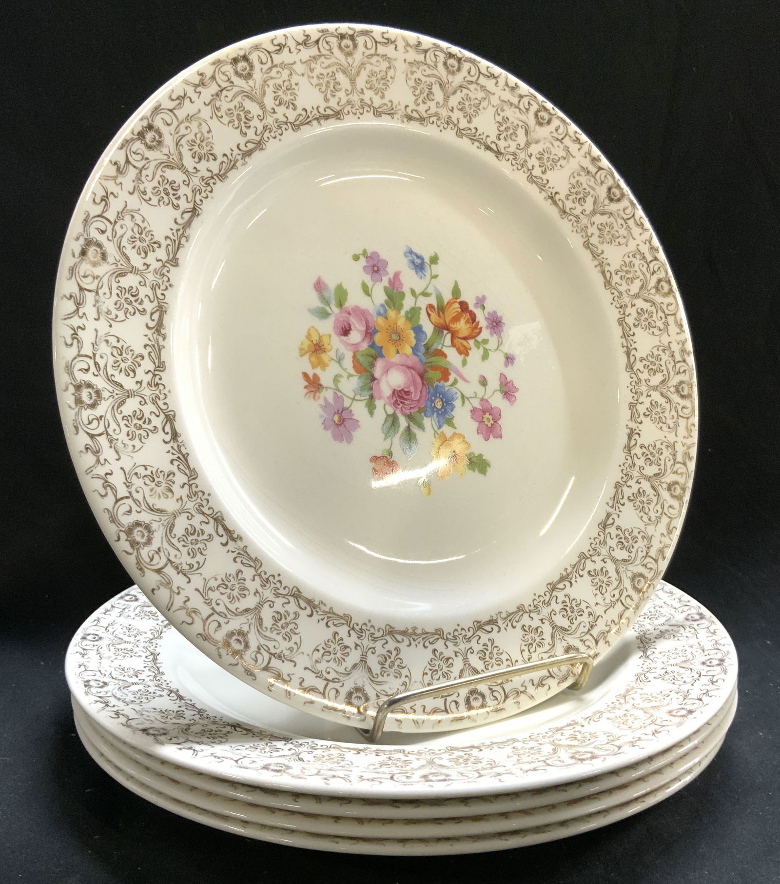ROYAL CHINA INC ROYAL HEIRLOOM Vtg 5 Porc Plates (1 of 8)