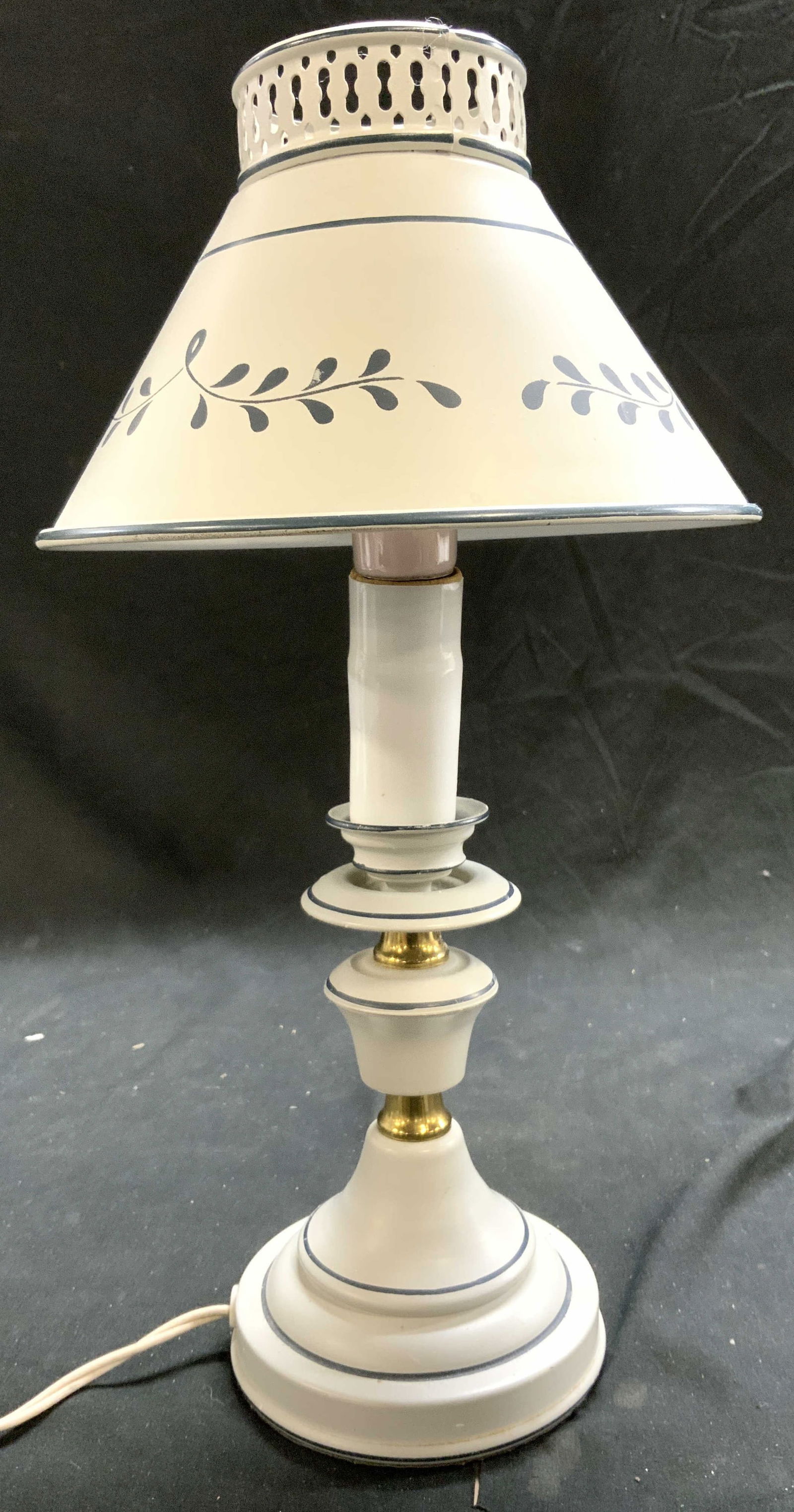 Vintage Toleware Table Lamp (1 of 6)