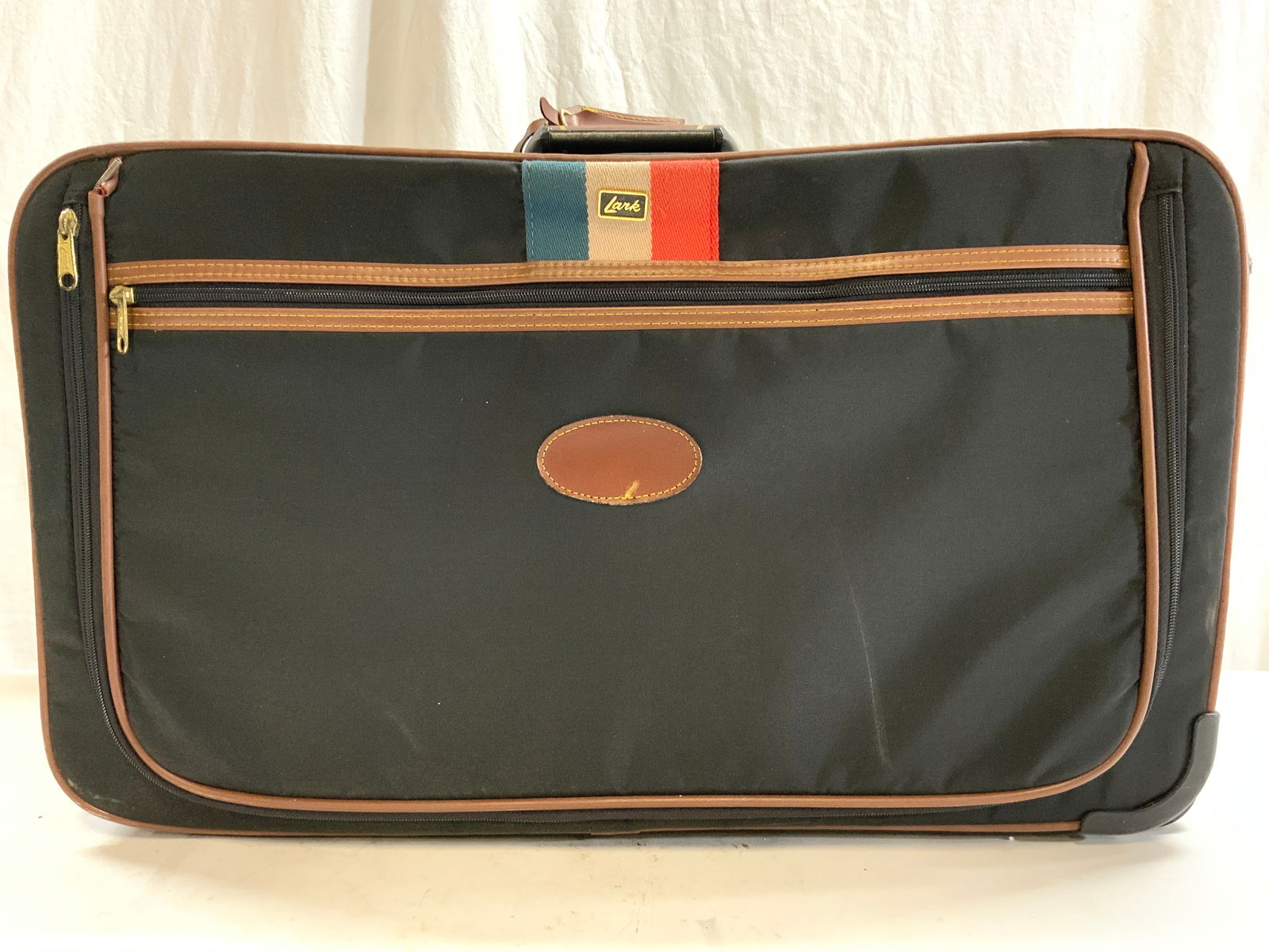 LARK Vintage Nylon Wheeled Suitcase Black (1 of 9)